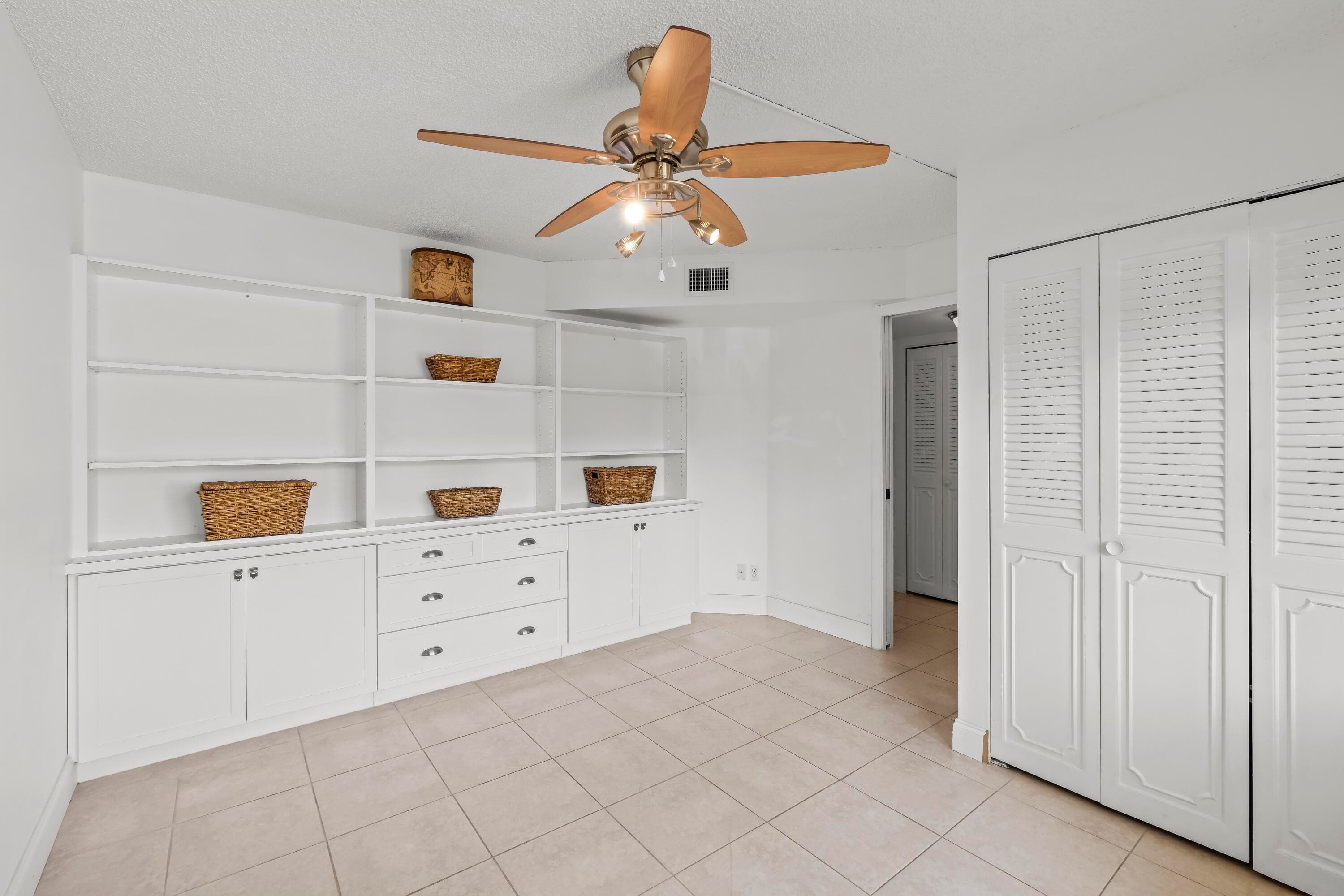 3871 Via Poinciana 104, Lake Worth, FL 33467 — photo 15 of 28