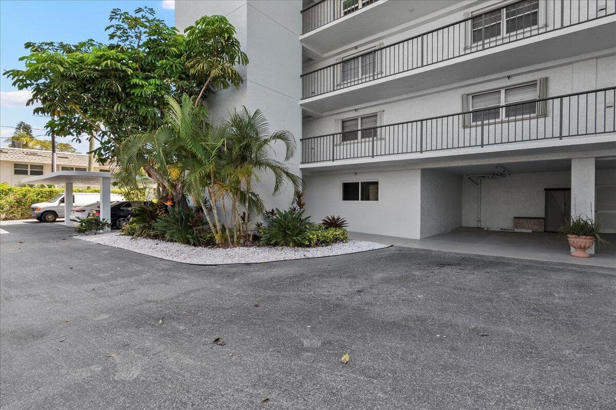3040 Lake Shore Drive 101, Riviera Beach, FL 33404 — photo 30 of 55