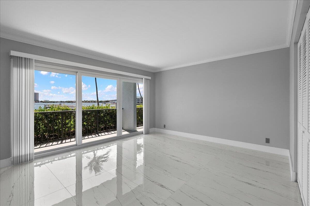 3040 Lake Shore Drive 101, Riviera Beach, FL 33404 — photo 22 of 55