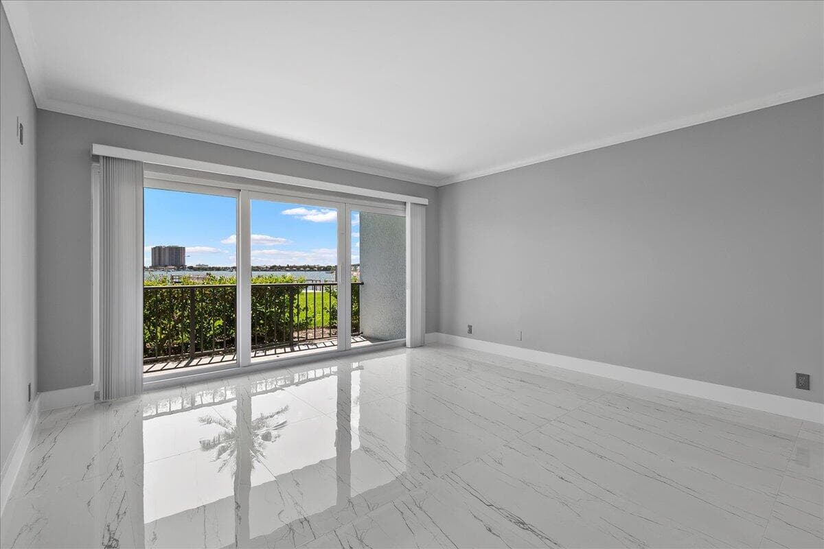 3040 Lake Shore Drive 101, Riviera Beach, FL 33404 — photo 16 of 55