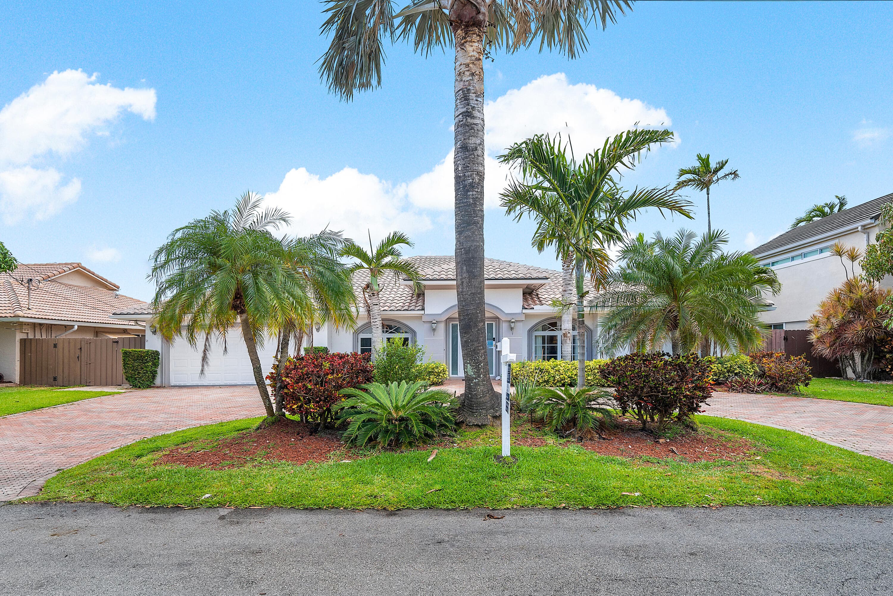 41 Castle Harbor Island, Fort Lauderdale, FL 33308 — photo 1 of 50