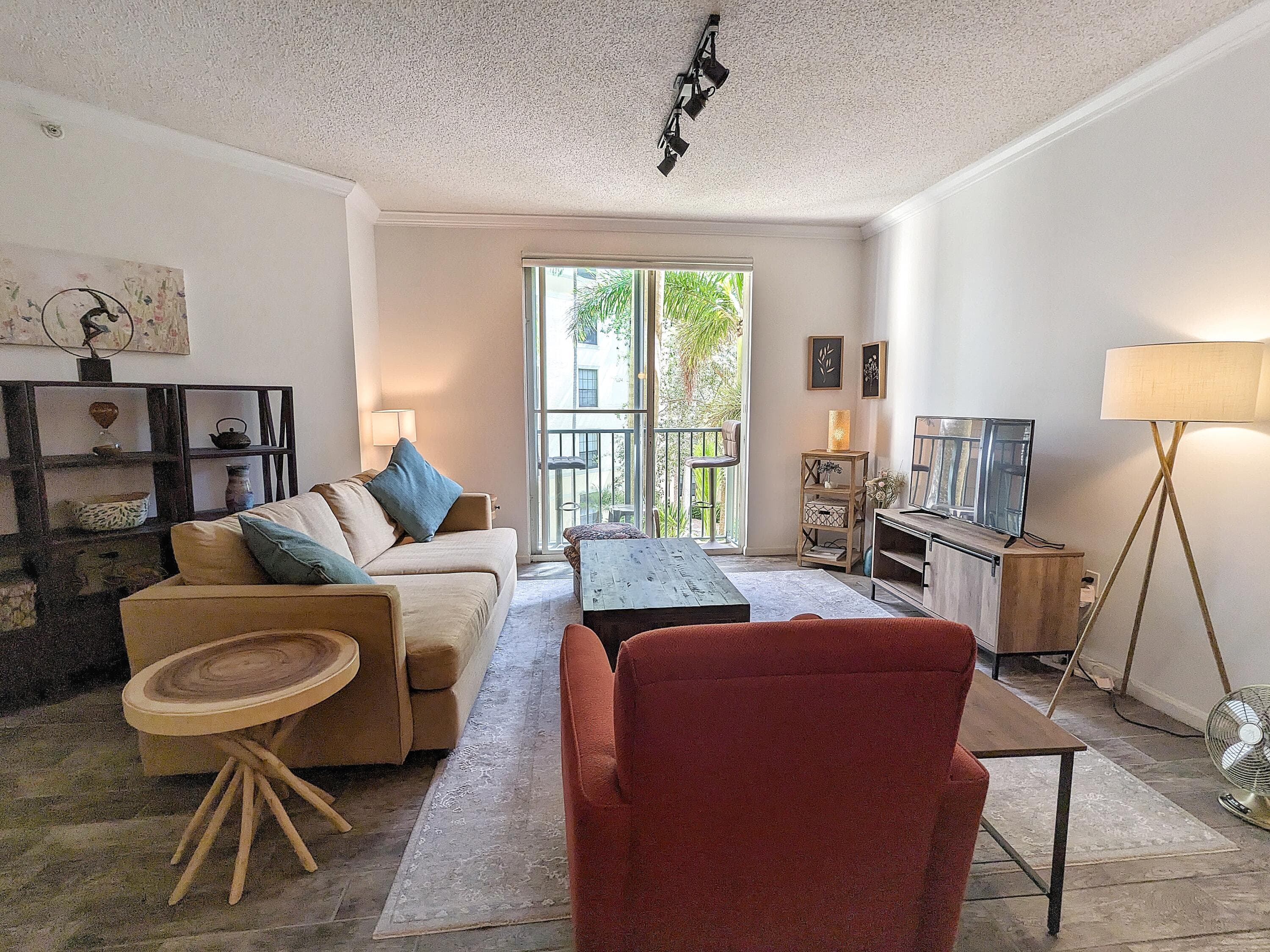 630 S Sapodilla Avenue 308, West Palm Beach, FL 33401 — photo 4 of 25