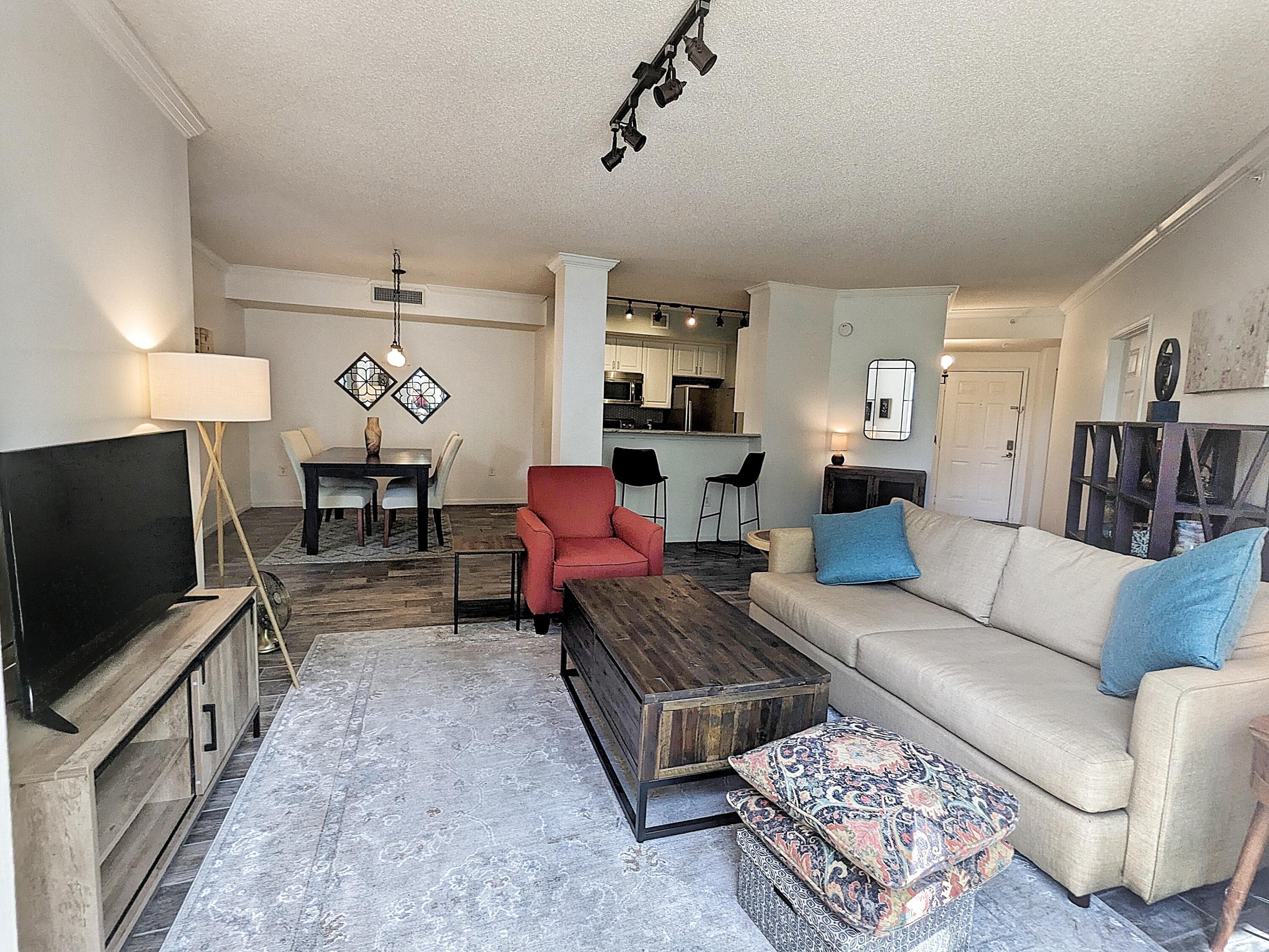 630 S Sapodilla Avenue 308, West Palm Beach, FL 33401 — photo 2 of 25