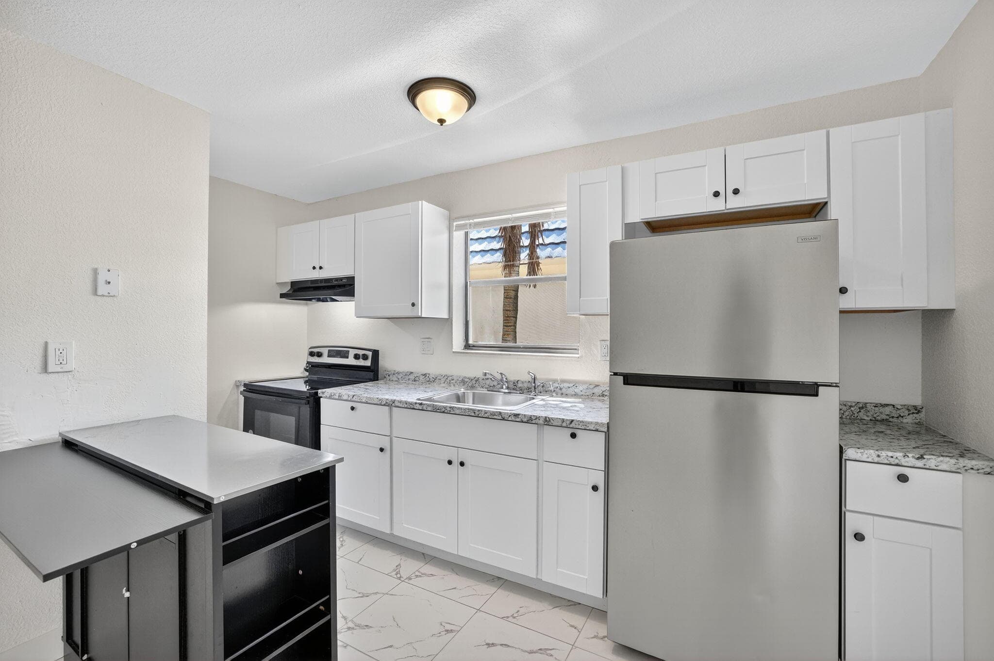 4081 N Dixie Highway 22, Oakland Park, FL 33334 — photo 1 of 8