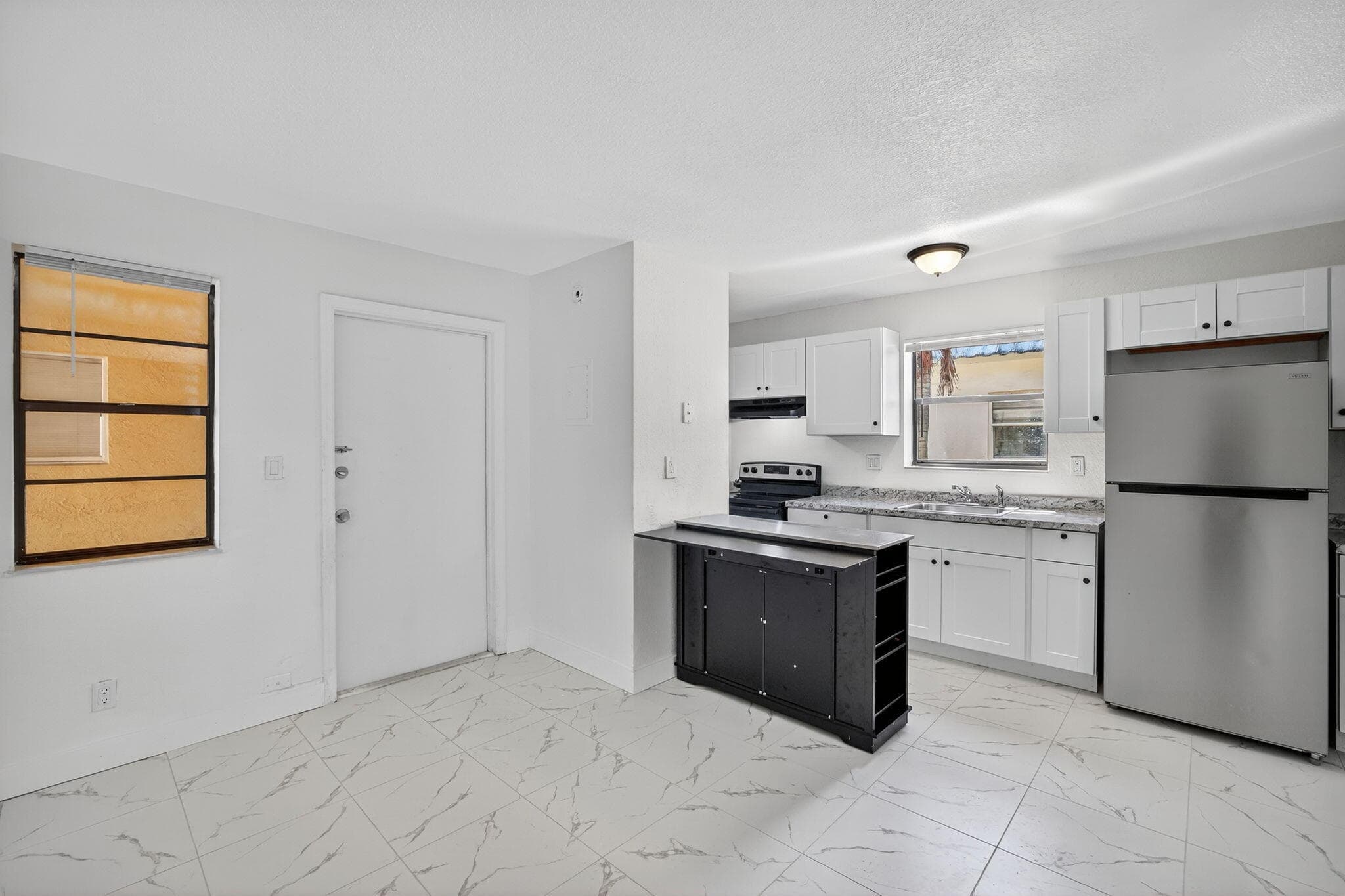 4081 N Dixie Highway 22, Oakland Park, FL 33334 — photo 2 of 8