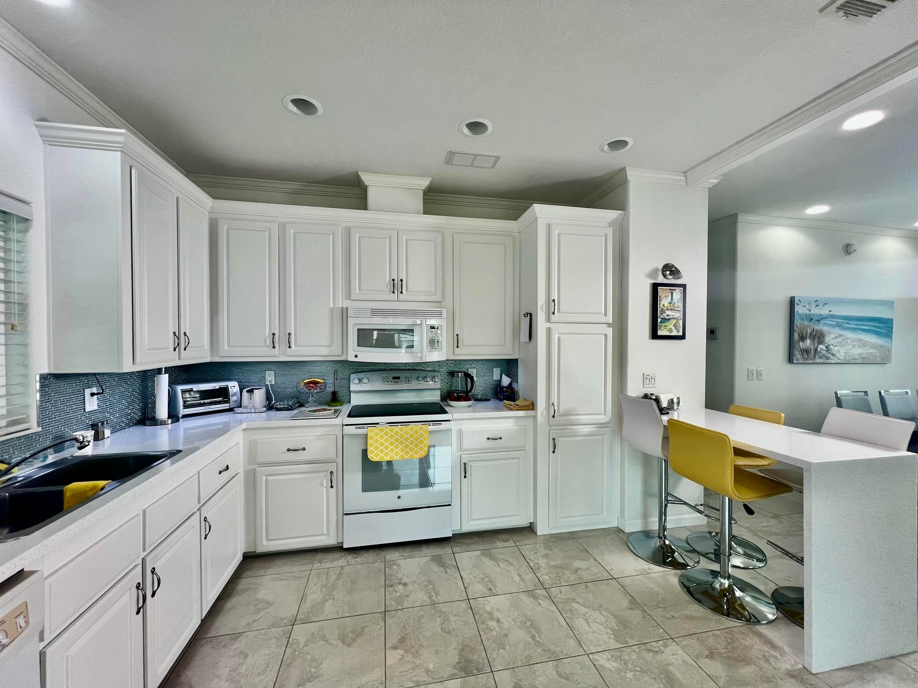 413 Hibiscus Drive, Deerfield Beach, FL 33442 — photo 2 of 39