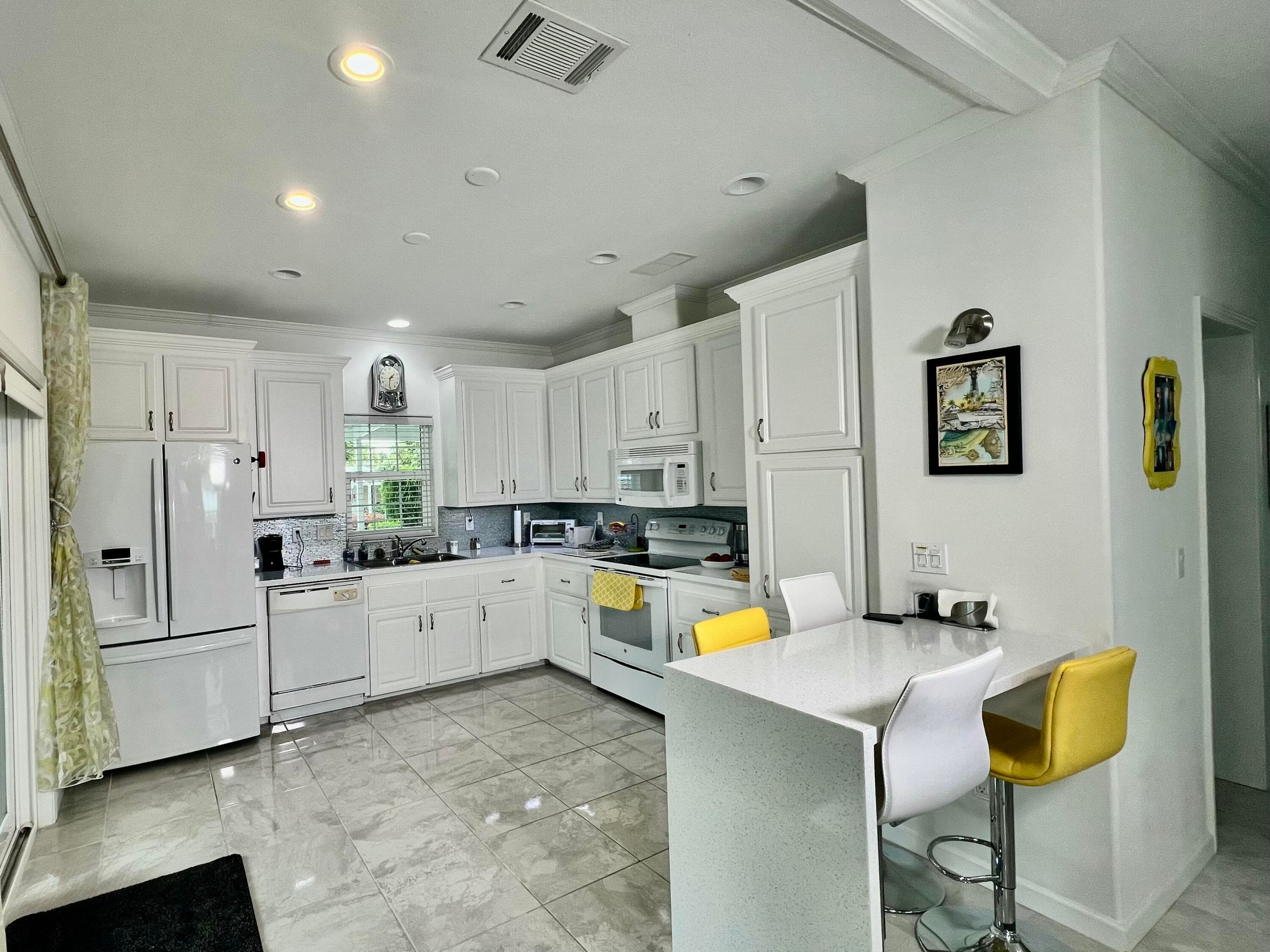 413 Hibiscus Drive, Deerfield Beach, FL 33442 — photo 14 of 39