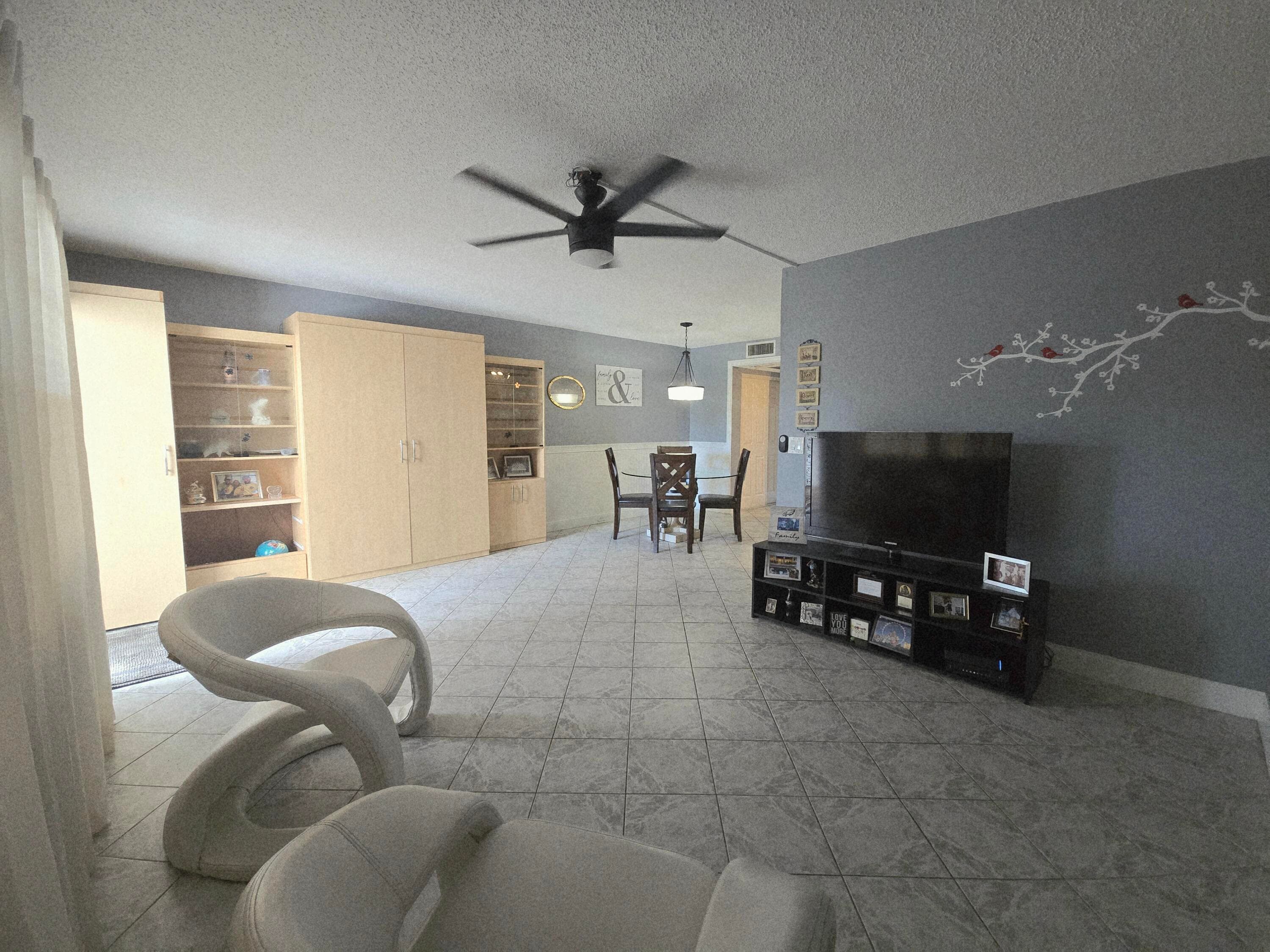 2010 Westbury F 2010, Deerfield Beach, FL 33442 — photo 3 of 27
