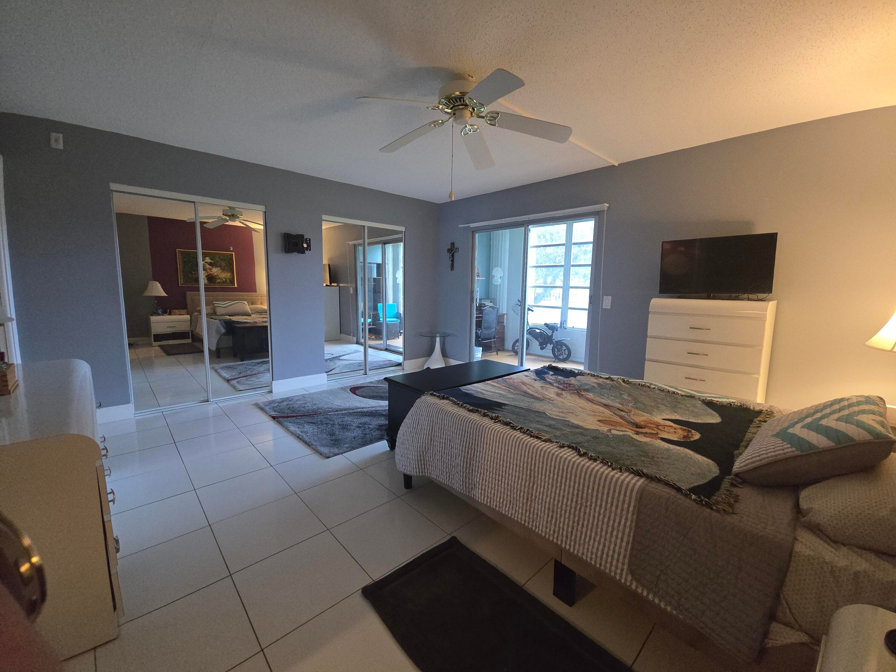 2010 Westbury F 2010, Deerfield Beach, FL 33442 — photo 13 of 27