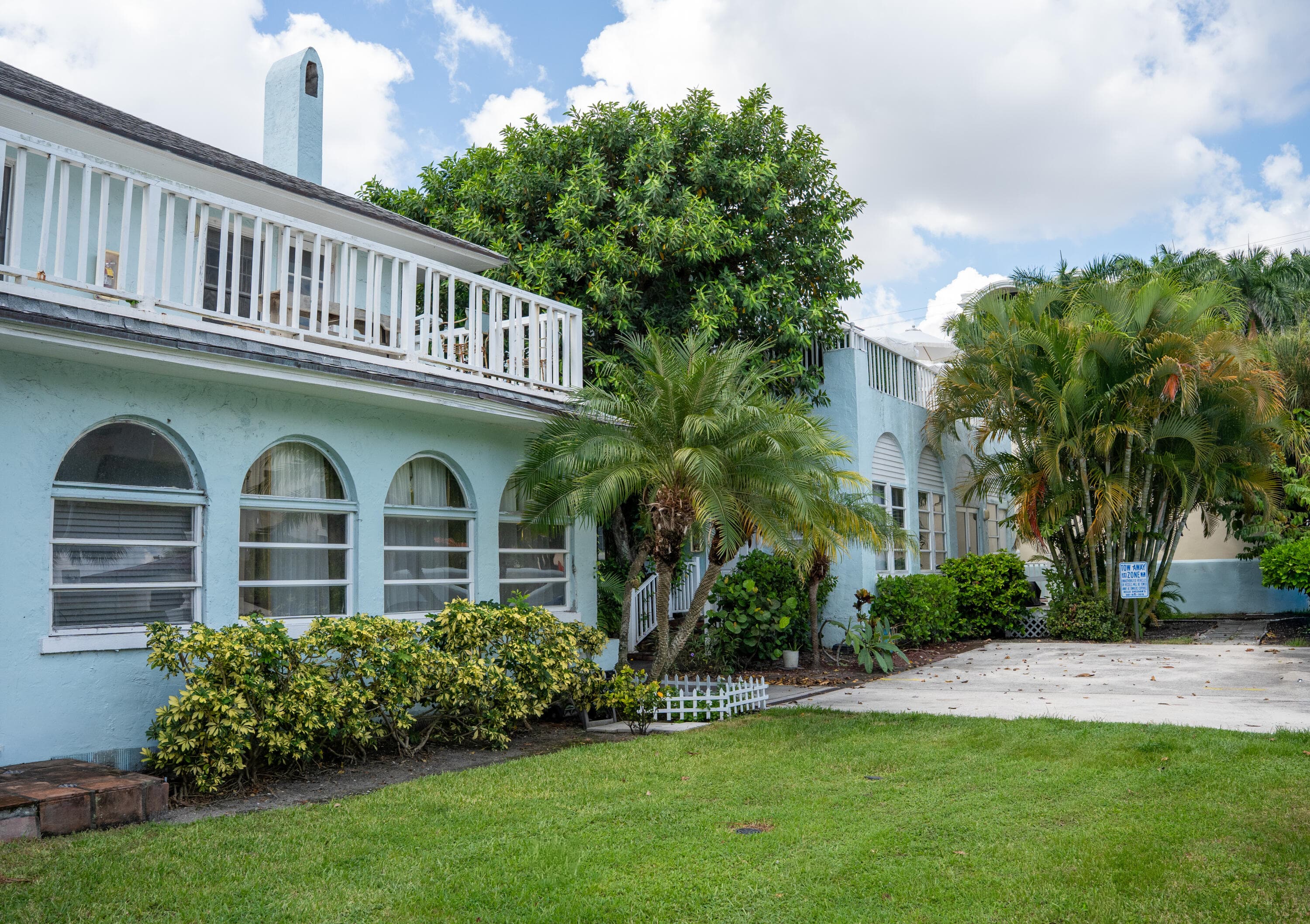264 Seminole Avenue, Palm Beach, FL 33480 — photo 3 of 5