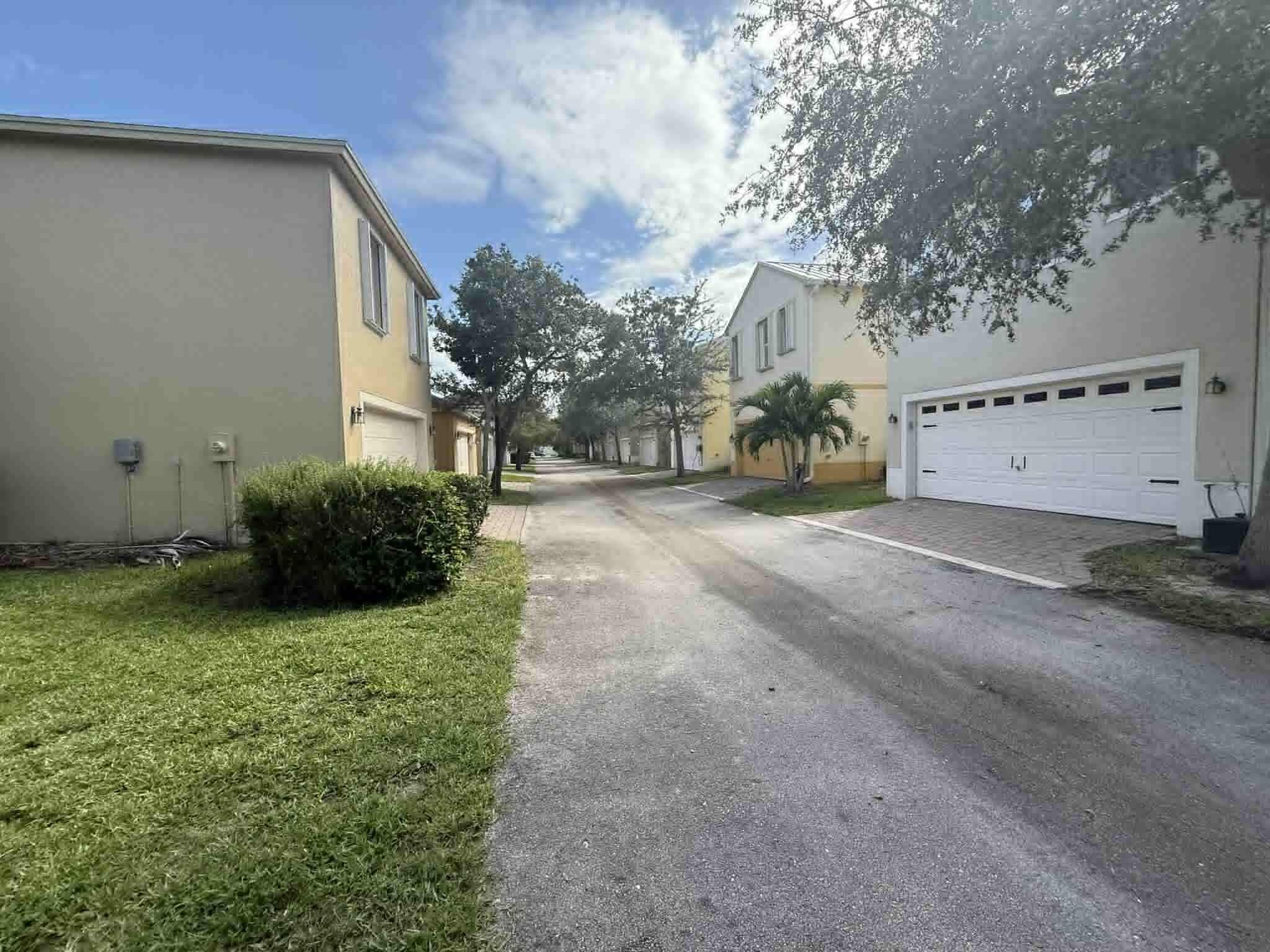 2527 SE Ruskin Drive, Port St. Lucie, FL 34952 — photo 14 of 34