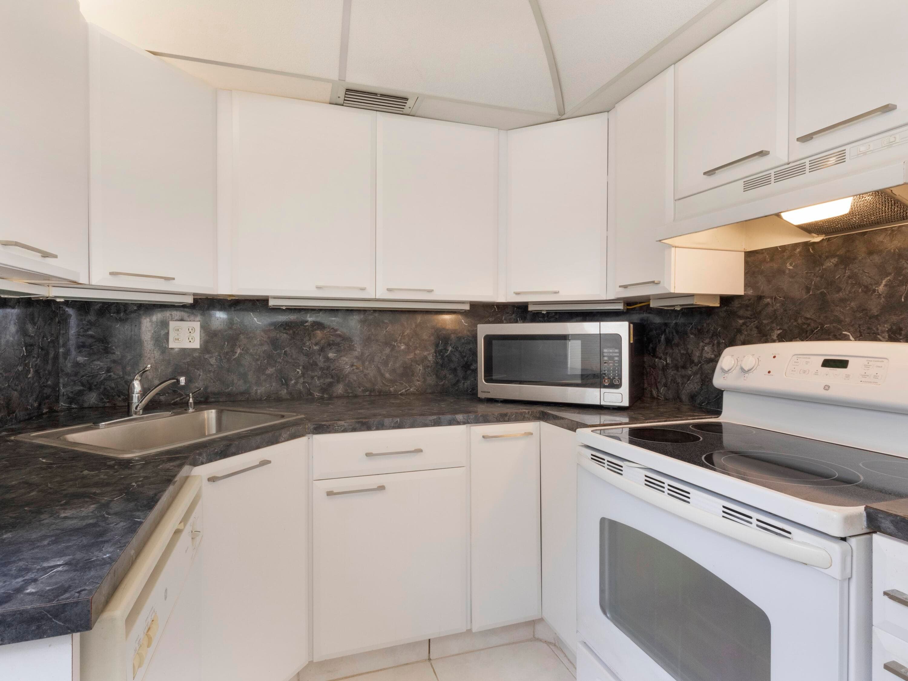 405 Burgundy I, Delray Beach, FL 33484 — photo 2 of 35
