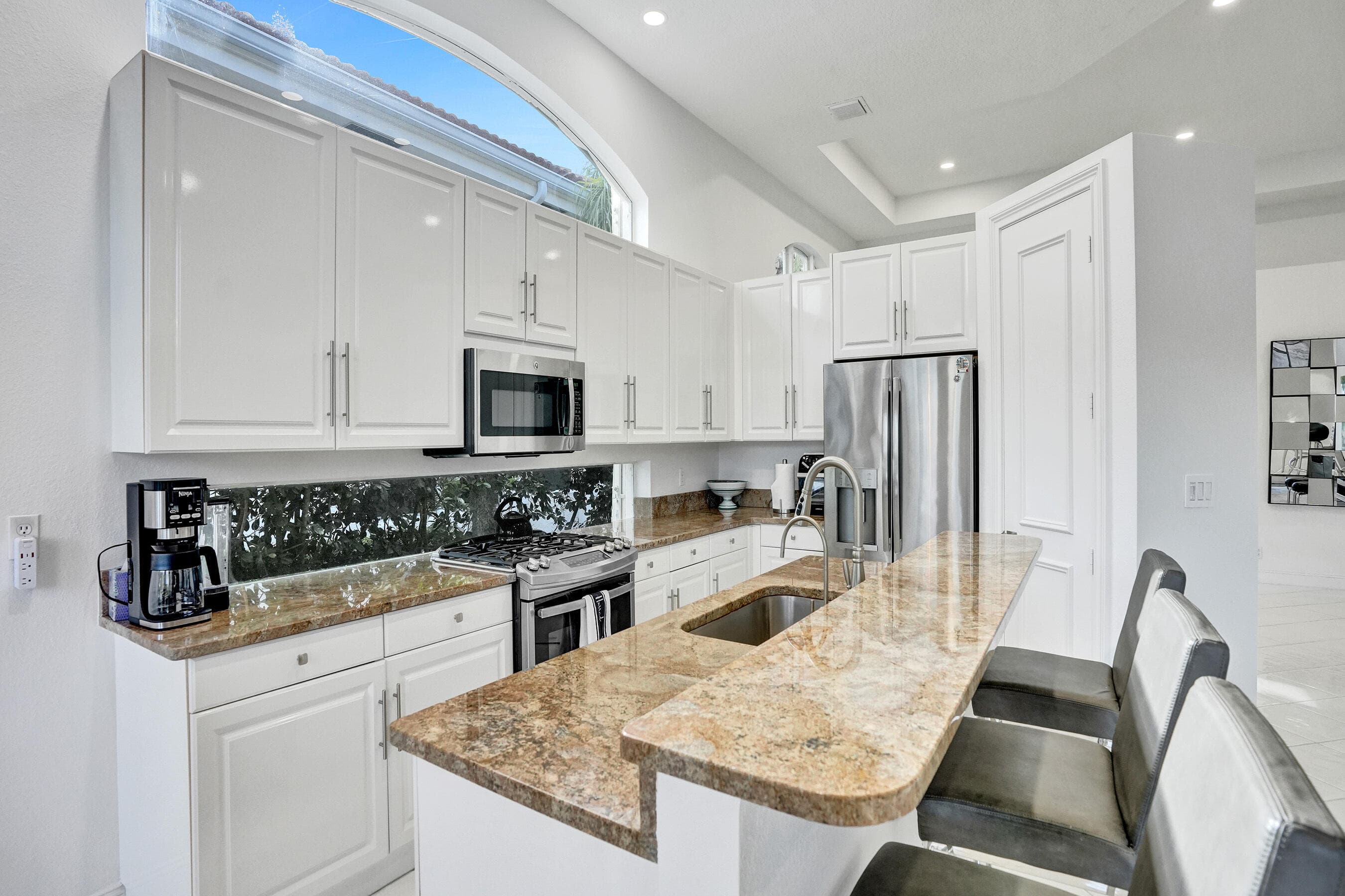 251 Isle Way, Palm Beach Gardens, FL 33418 — photo 10 of 68