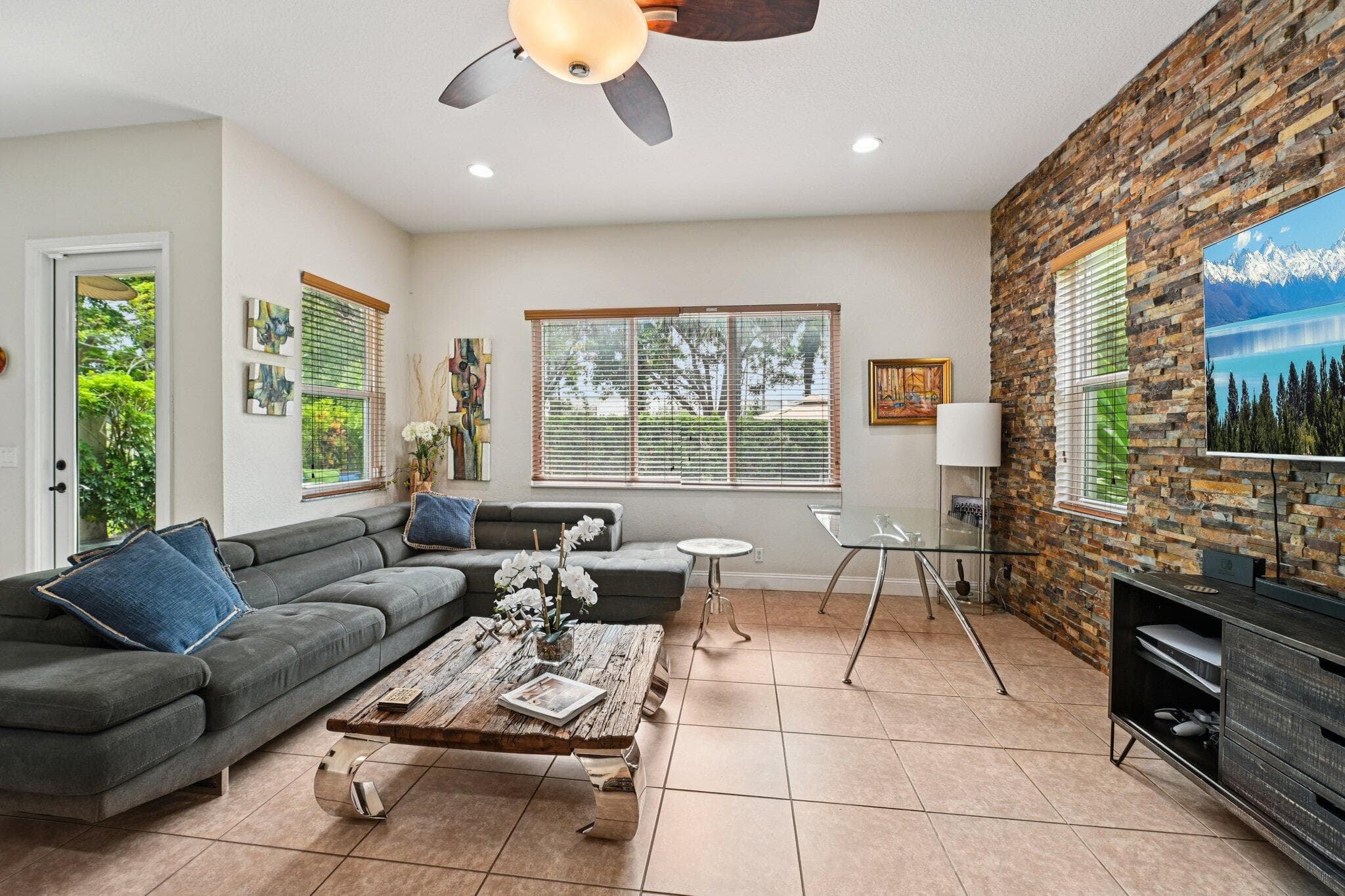 553 Gazetta Way, West Palm Beach, FL 33413 — photo 2 of 68
