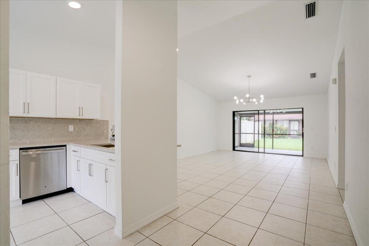 3 Fawlkland Circle, Boynton Beach, FL 33426 — photo 6 of 54