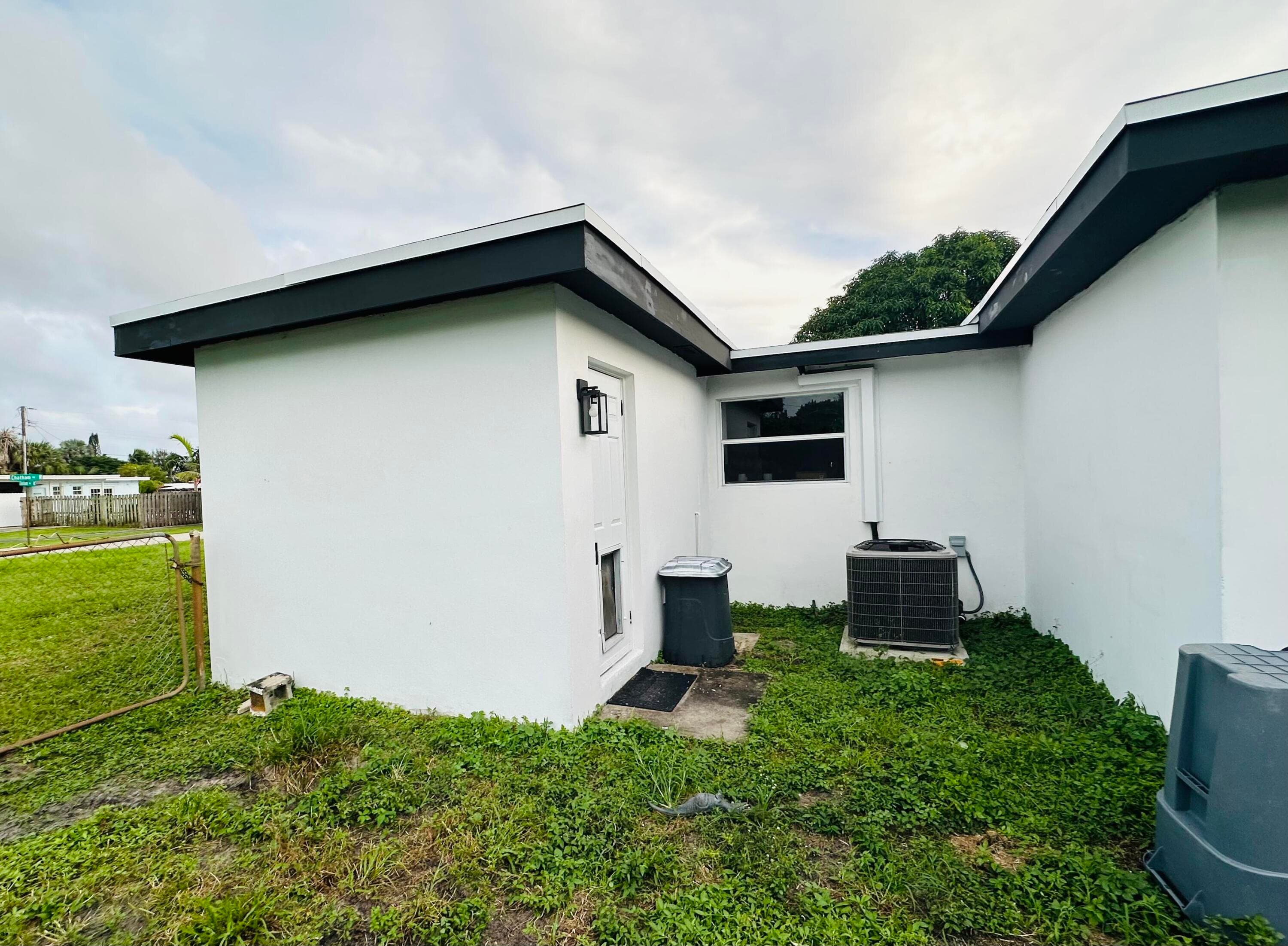 1865 W Chatham Road, West Palm Beach, FL 33415 — photo 5 of 56