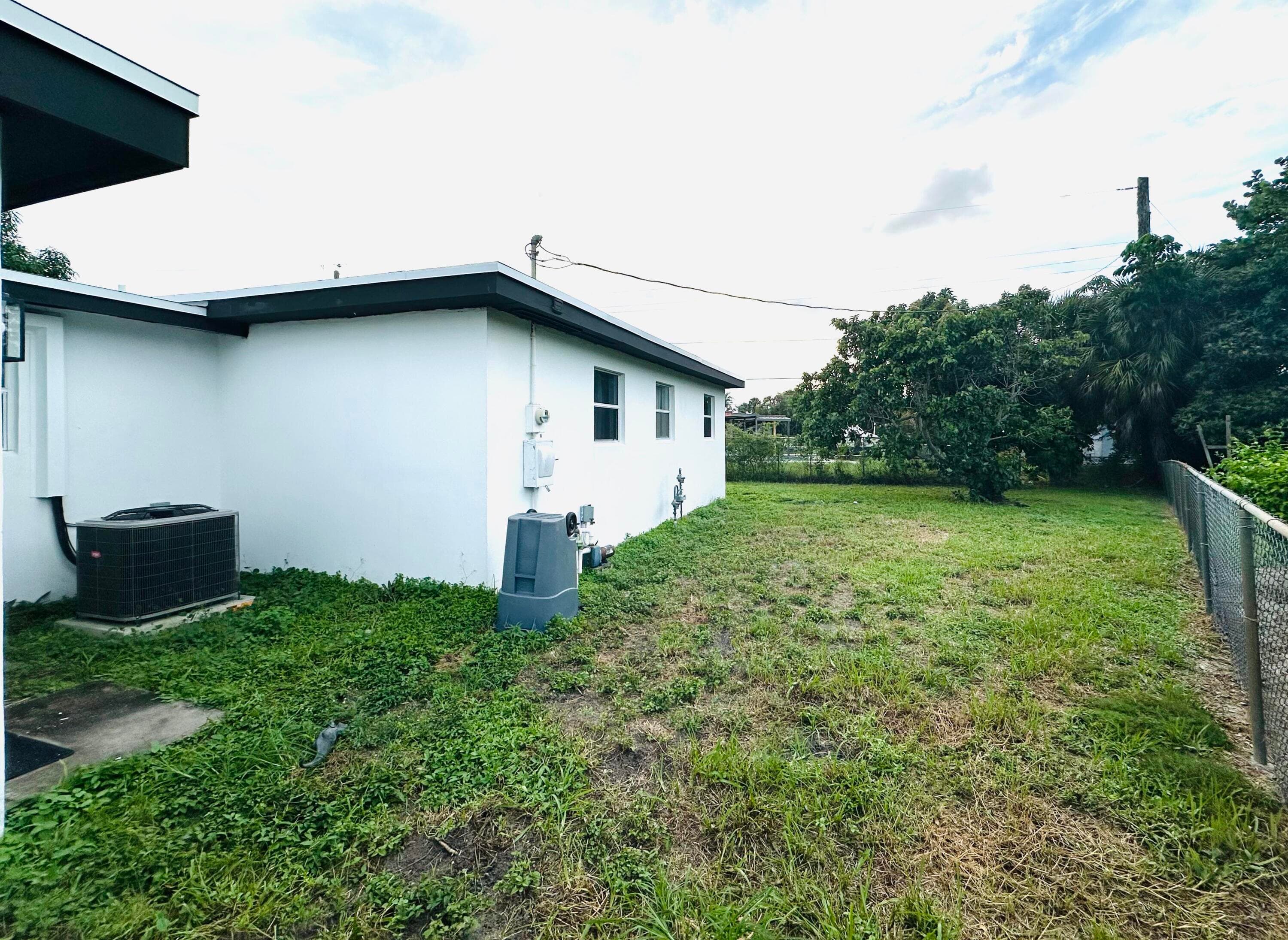 1865 W Chatham Road, West Palm Beach, FL 33415 — photo 6 of 56