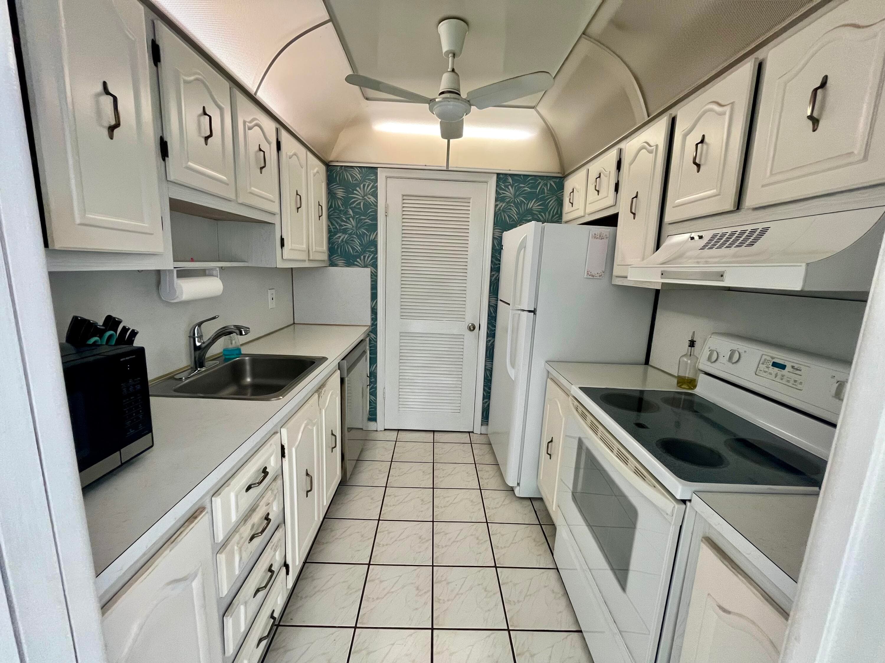 301 Croton Avenue 305, Lantana, FL 33462 — photo 16 of 27
