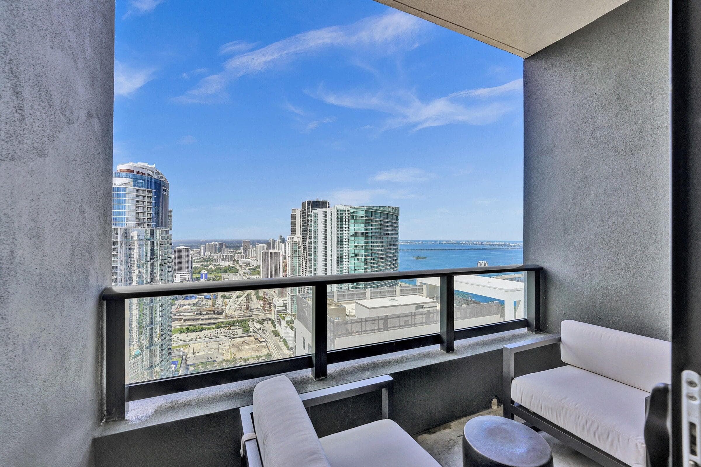 159 NE 6th Street 4813, Miami, FL 33132 — photo 16 of 35