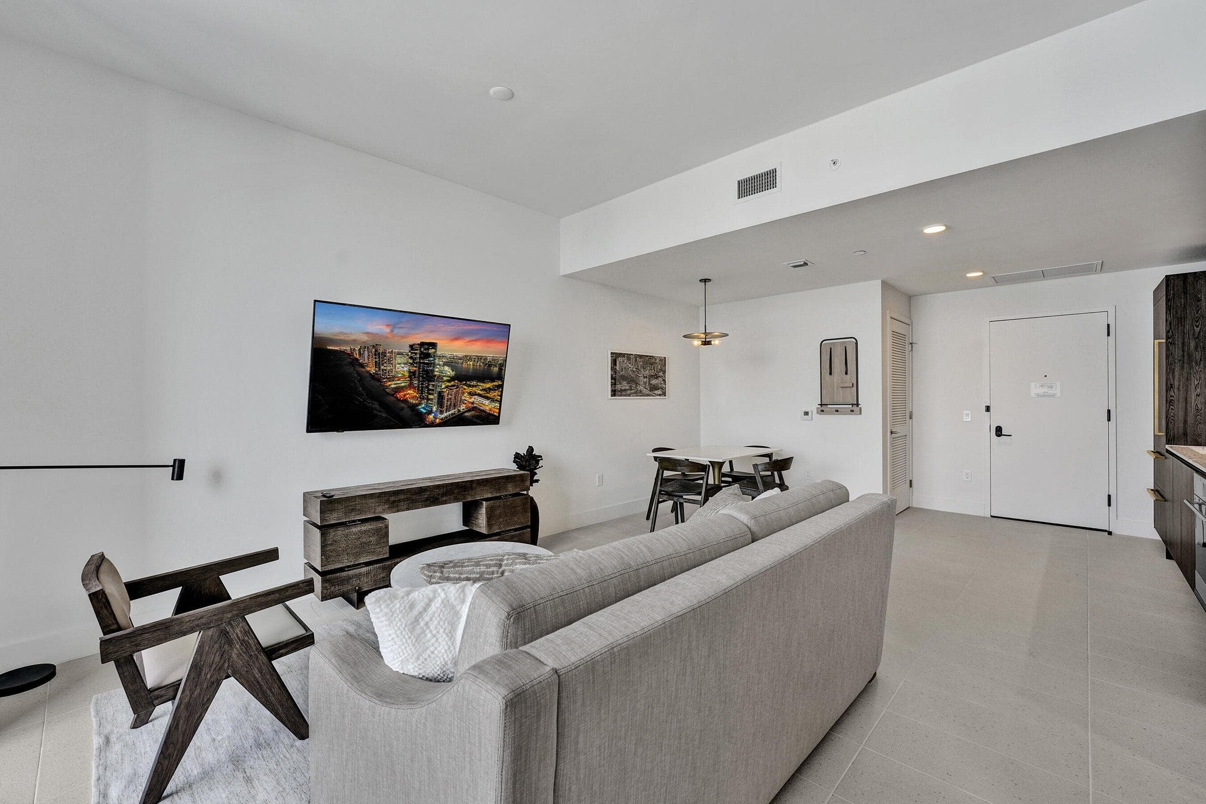 159 NE 6th Street 4813, Miami, FL 33132 — photo 4 of 35