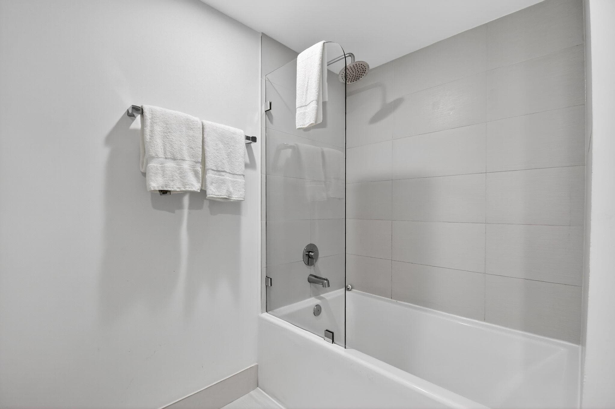 2602 E Hallandale Beach Boulevard R2210, Hallandale Beach, FL 33009 — photo 21 of 107