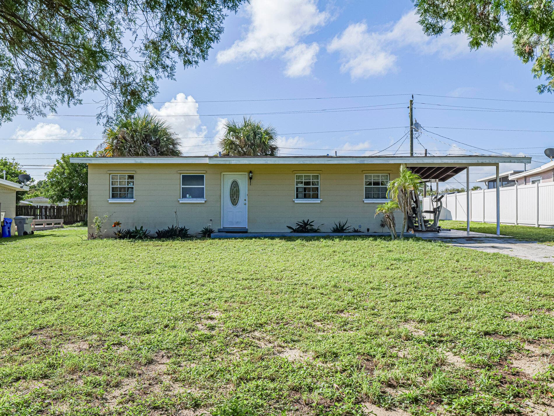 563 4th Place SW, Vero Beach, FL 32962 — photo 4 of 30