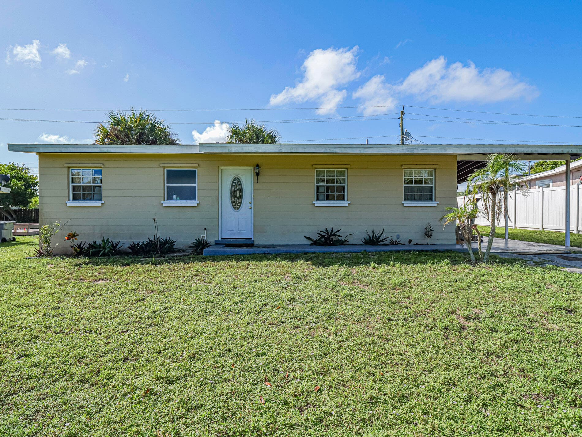 563 4th Place SW, Vero Beach, FL 32962 — photo 6 of 30