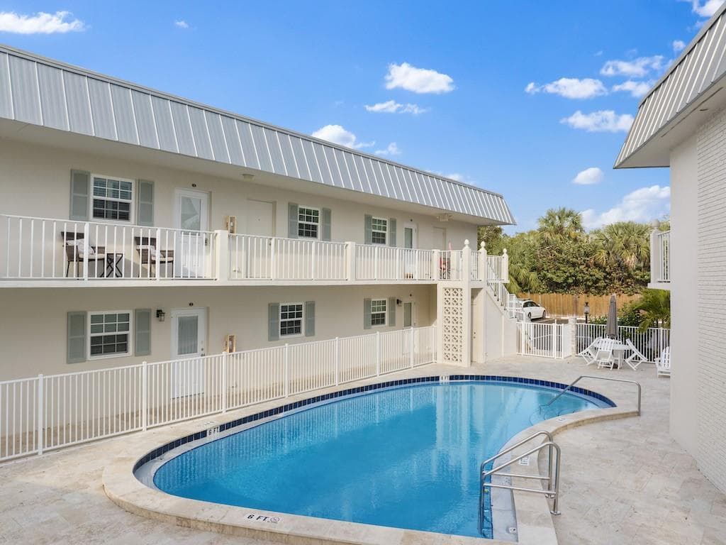 900 Jasmine Lane 10a, Vero Beach, FL 32963 — photo 2 of 35
