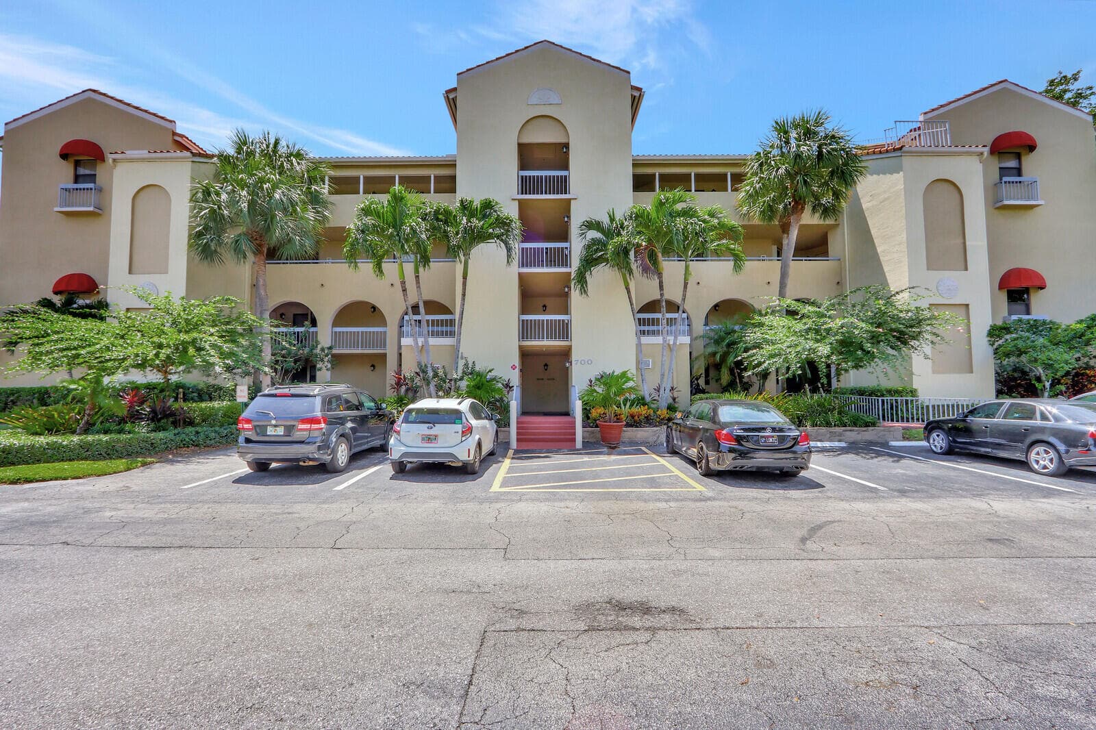700 Uno Lago Drive 301, Juno Beach, FL 33408 — photo 1 of 17