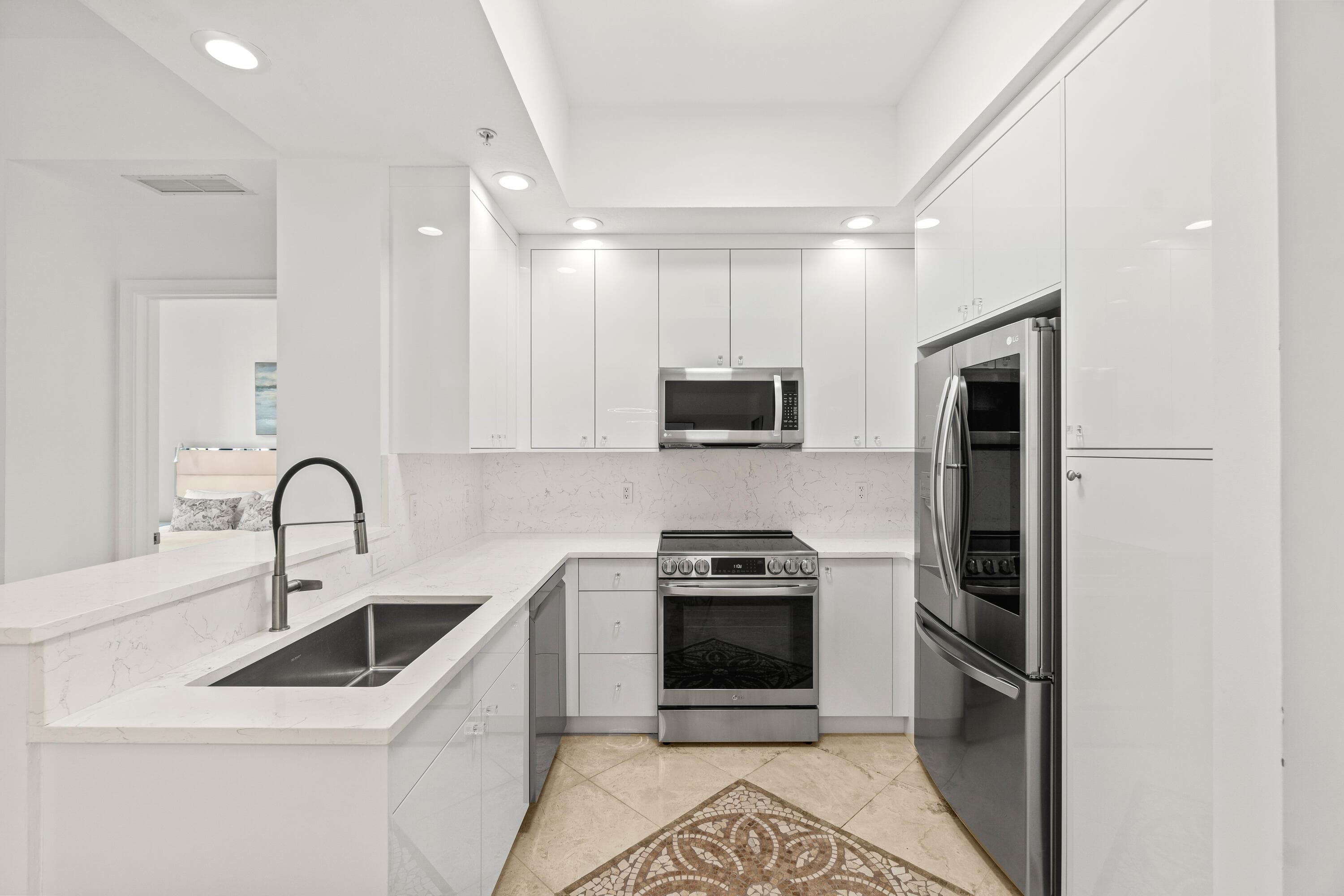 701 S Olive Avenue 1014, West Palm Beach, FL 33401 — photo 2 of 15