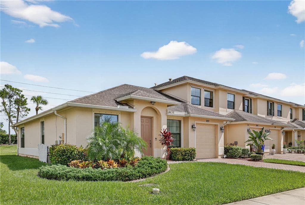 9897 E Villa Circle, Vero Beach, FL 32966 — photo 1 of 45