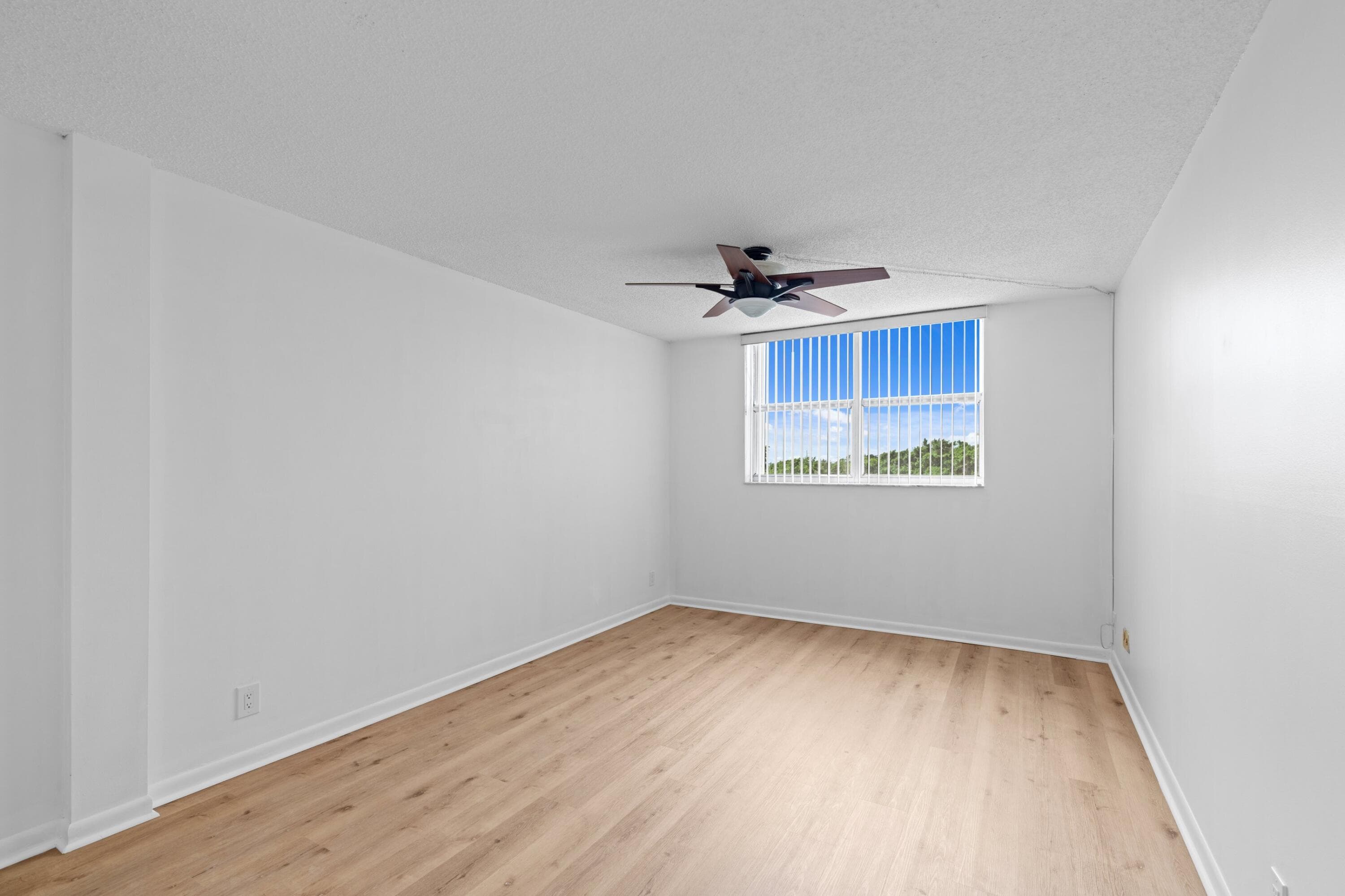 480 Executive Center Drive 5i, West Palm Beach, FL 33401 — photo 8 of 10