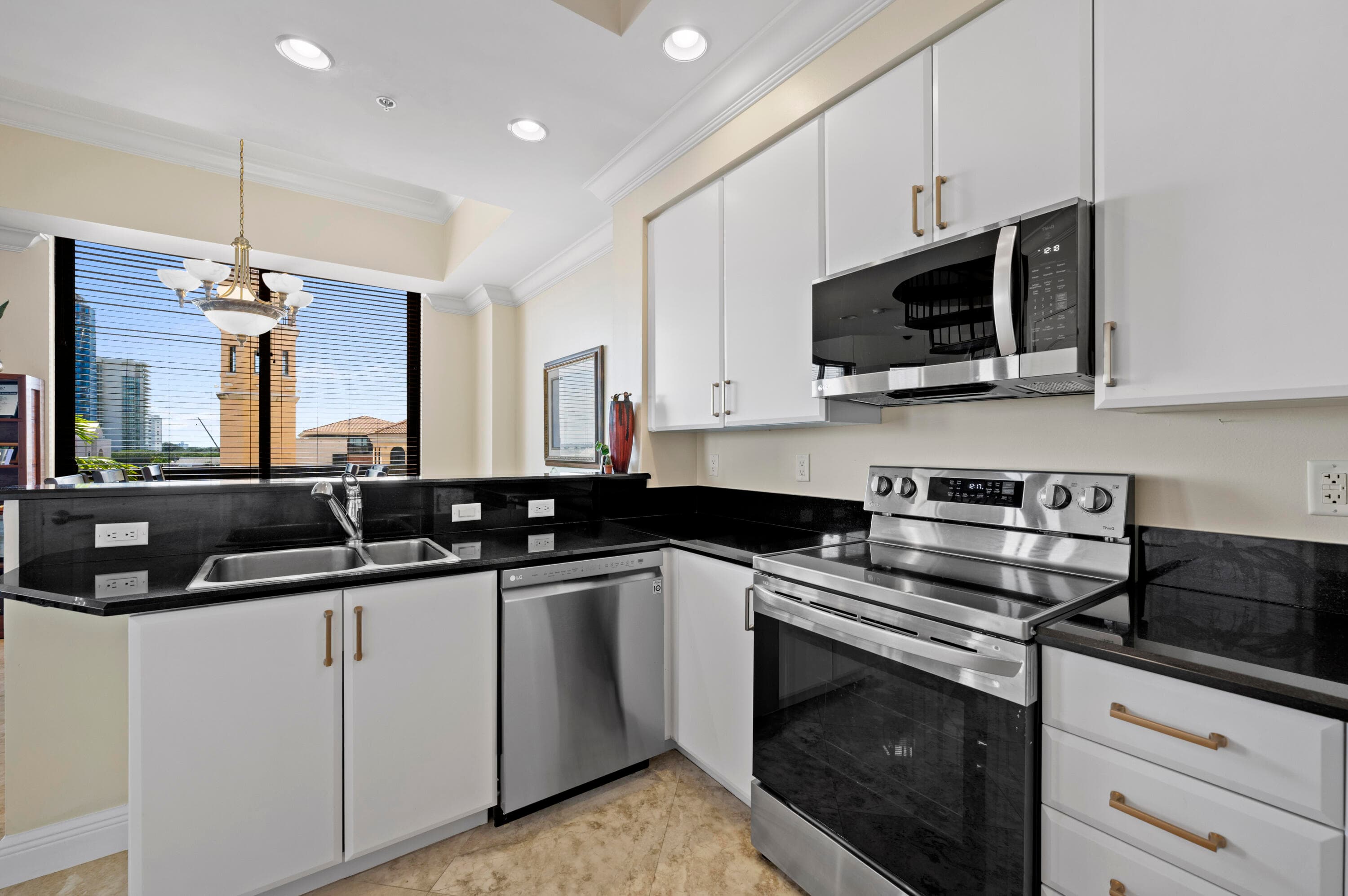 801 S Olive Avenue 416, West Palm Beach, FL 33401 — photo 12 of 48