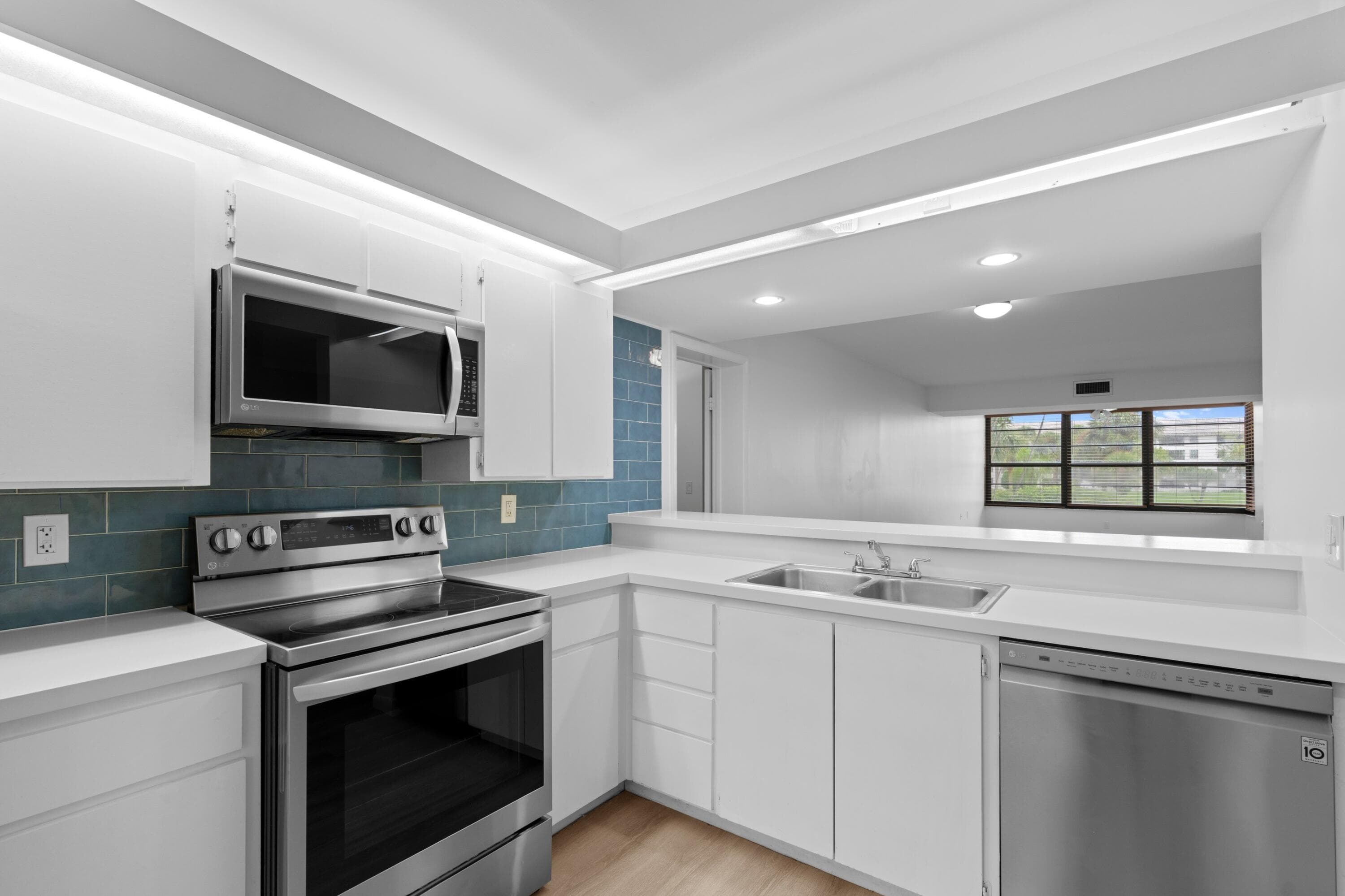 3650 Whitehall Drive 202, West Palm Beach, FL 33401 — photo 27 of 36