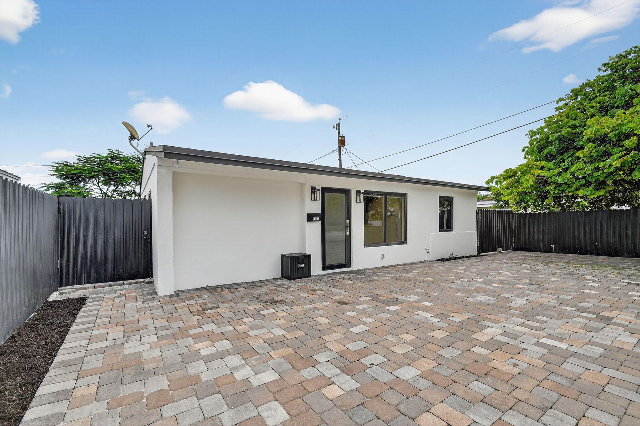 5008 Parker Avenue, West Palm Beach, FL 33405 — photo 2 of 32