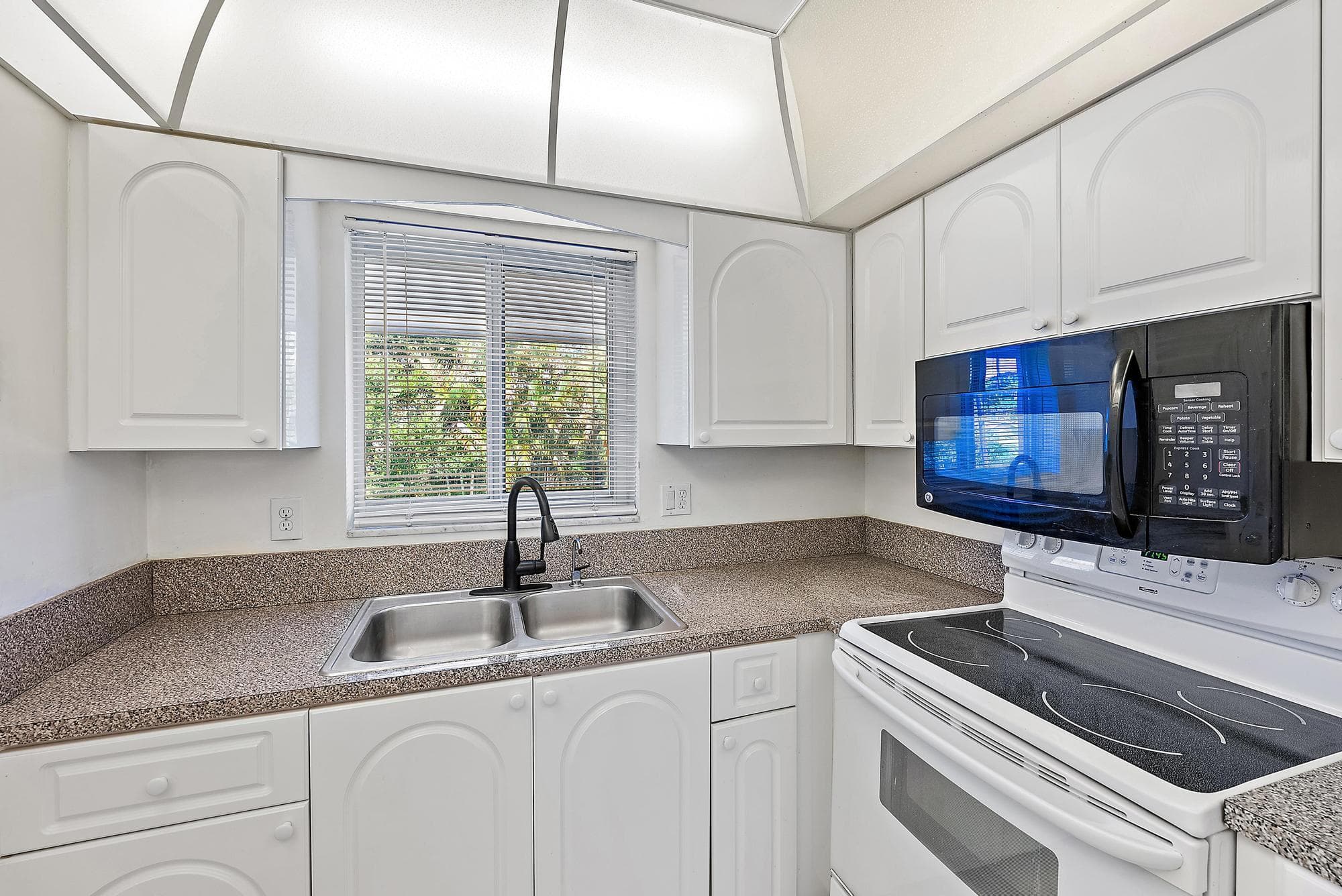 2 Garden Street 203m, Tequesta, FL 33469 — photo 10 of 27