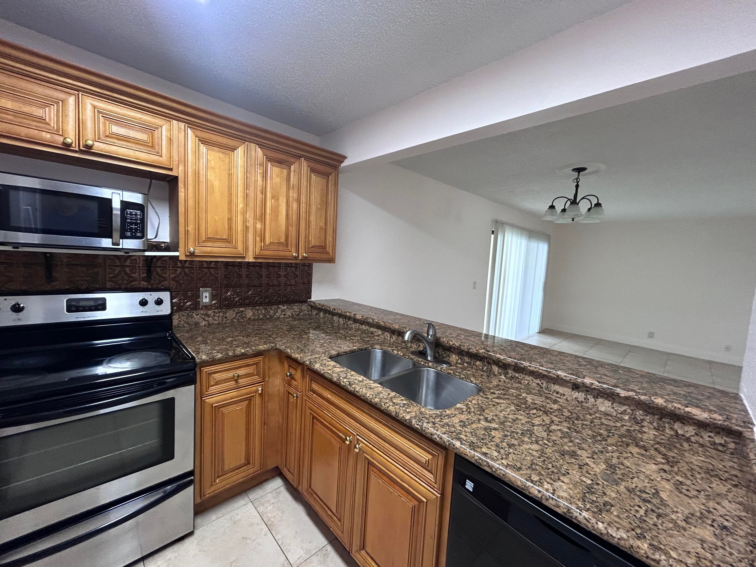 1525 Lake Crystal Drive D, West Palm Beach, FL 33411 — photo 5 of 15