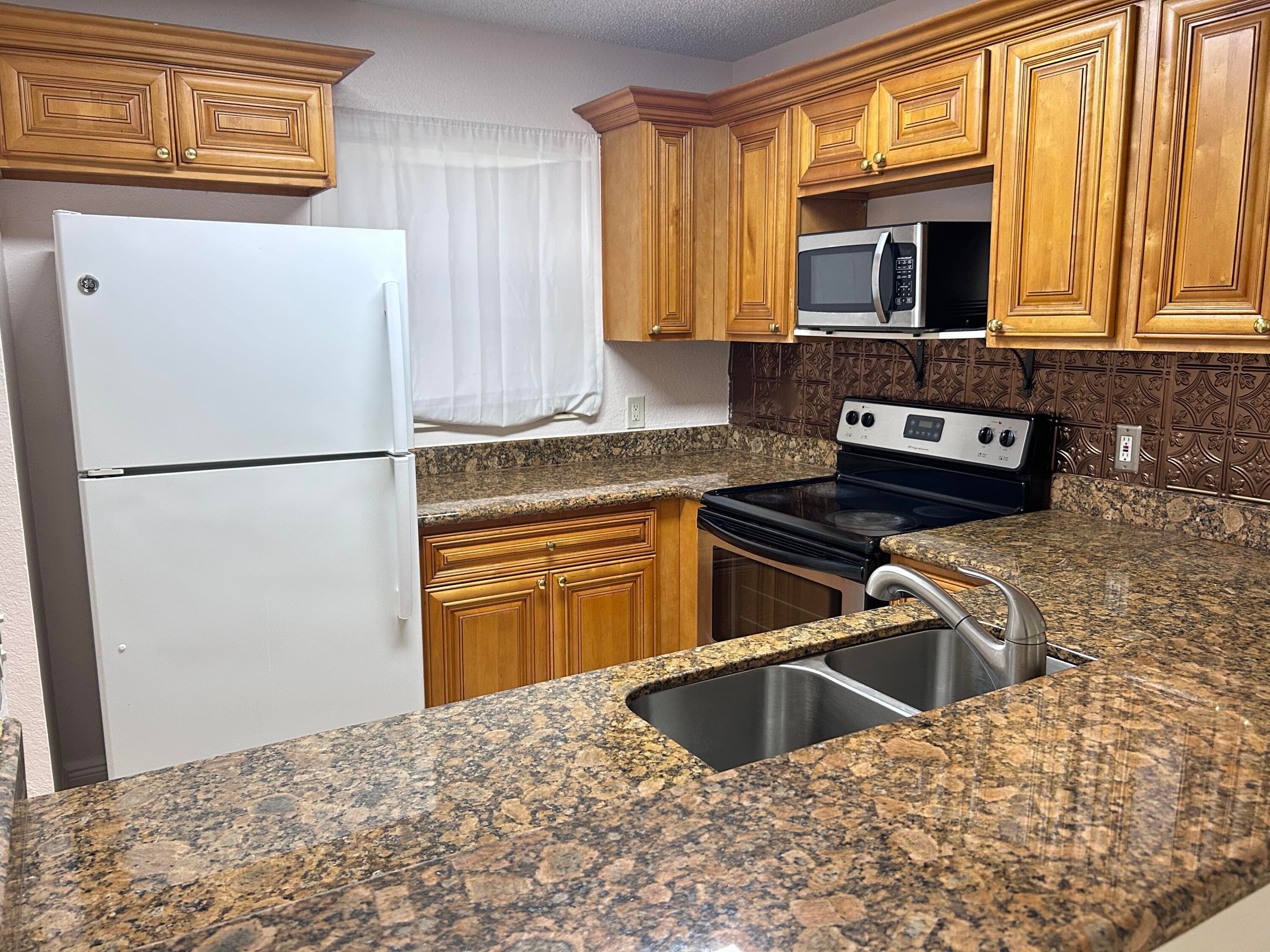 1525 Lake Crystal Drive D, West Palm Beach, FL 33411 — photo 3 of 15