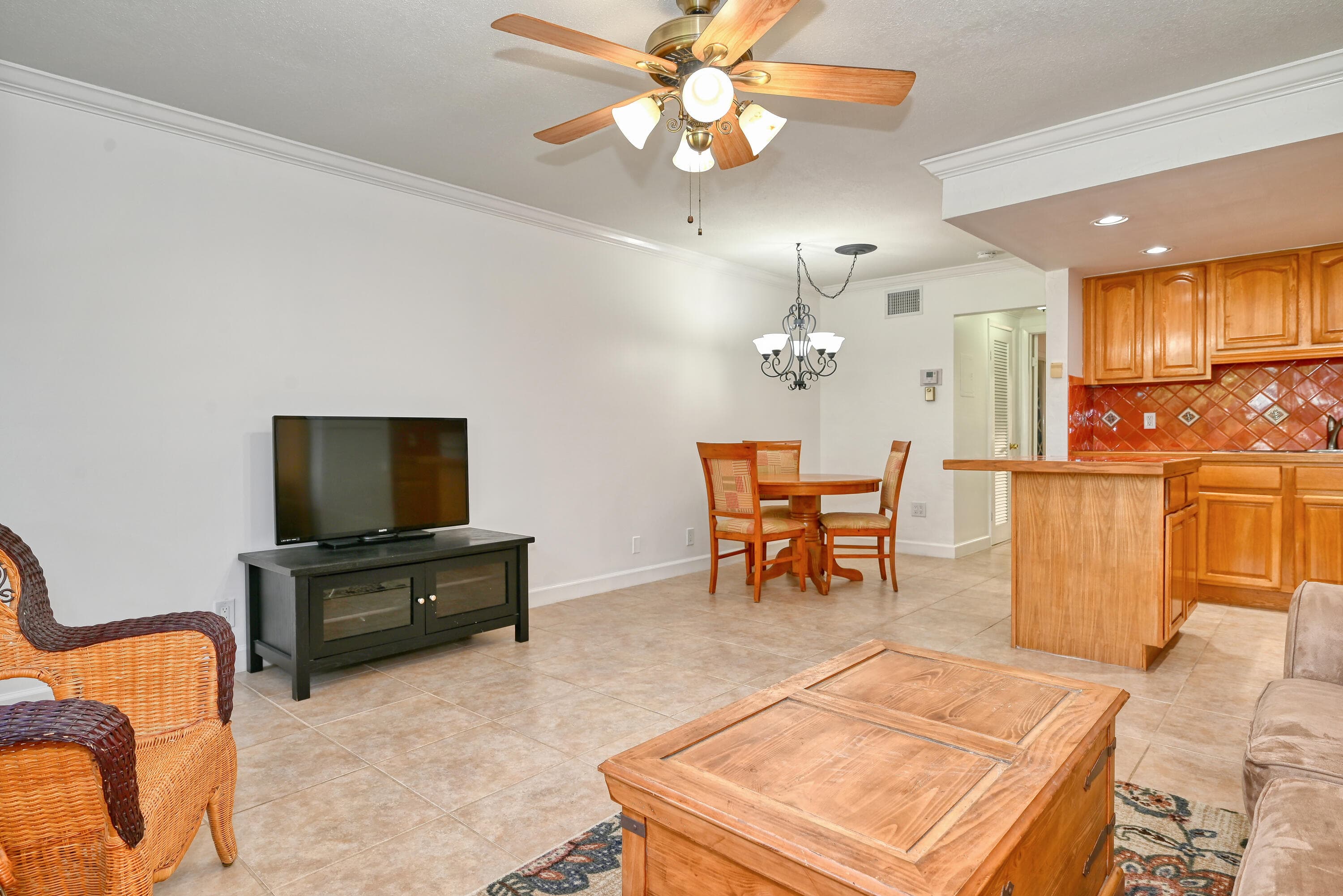 102 Coventry E 102, West Palm Beach, FL 33417 — photo 4 of 19