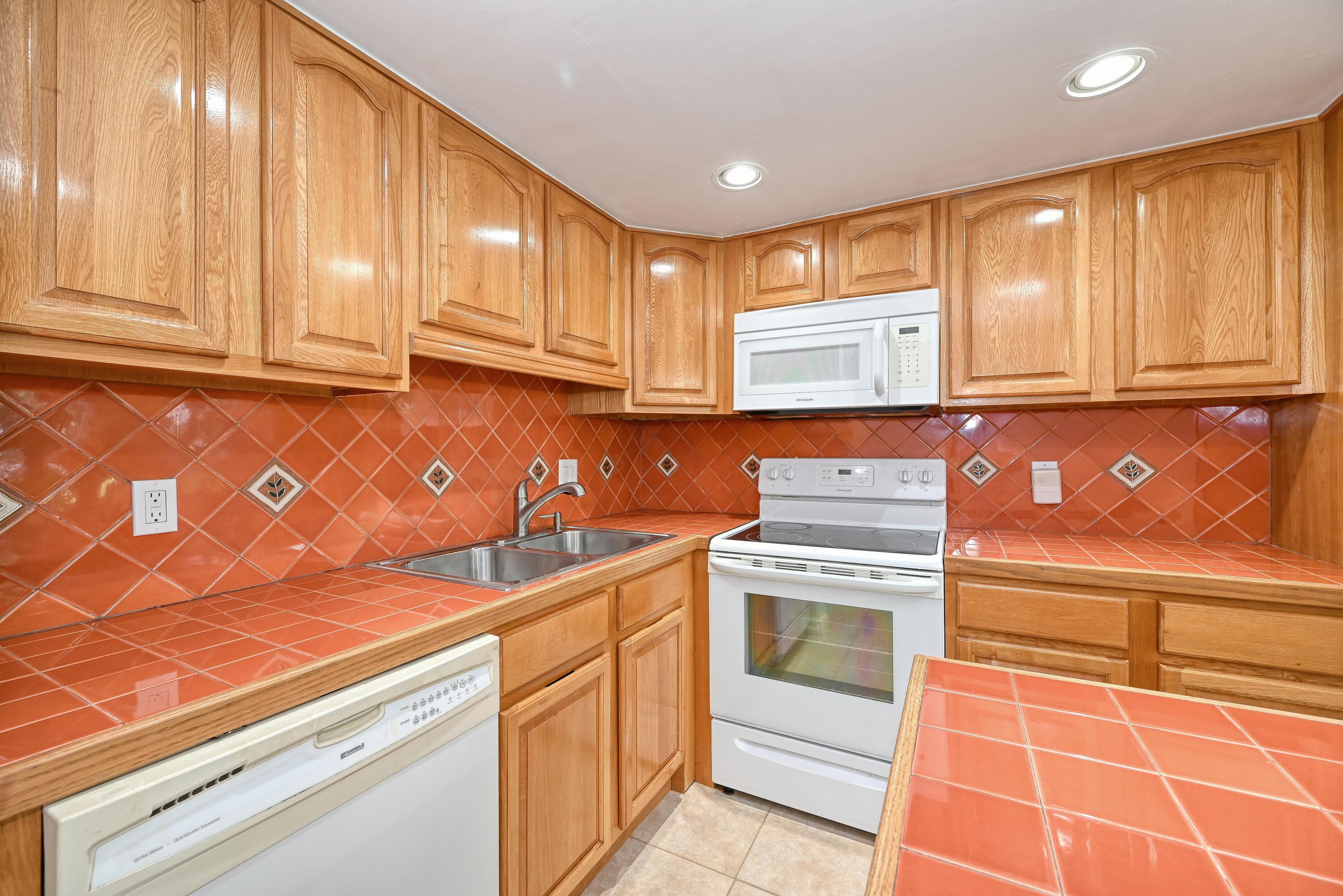 102 Coventry E 102, West Palm Beach, FL 33417 — photo 8 of 19