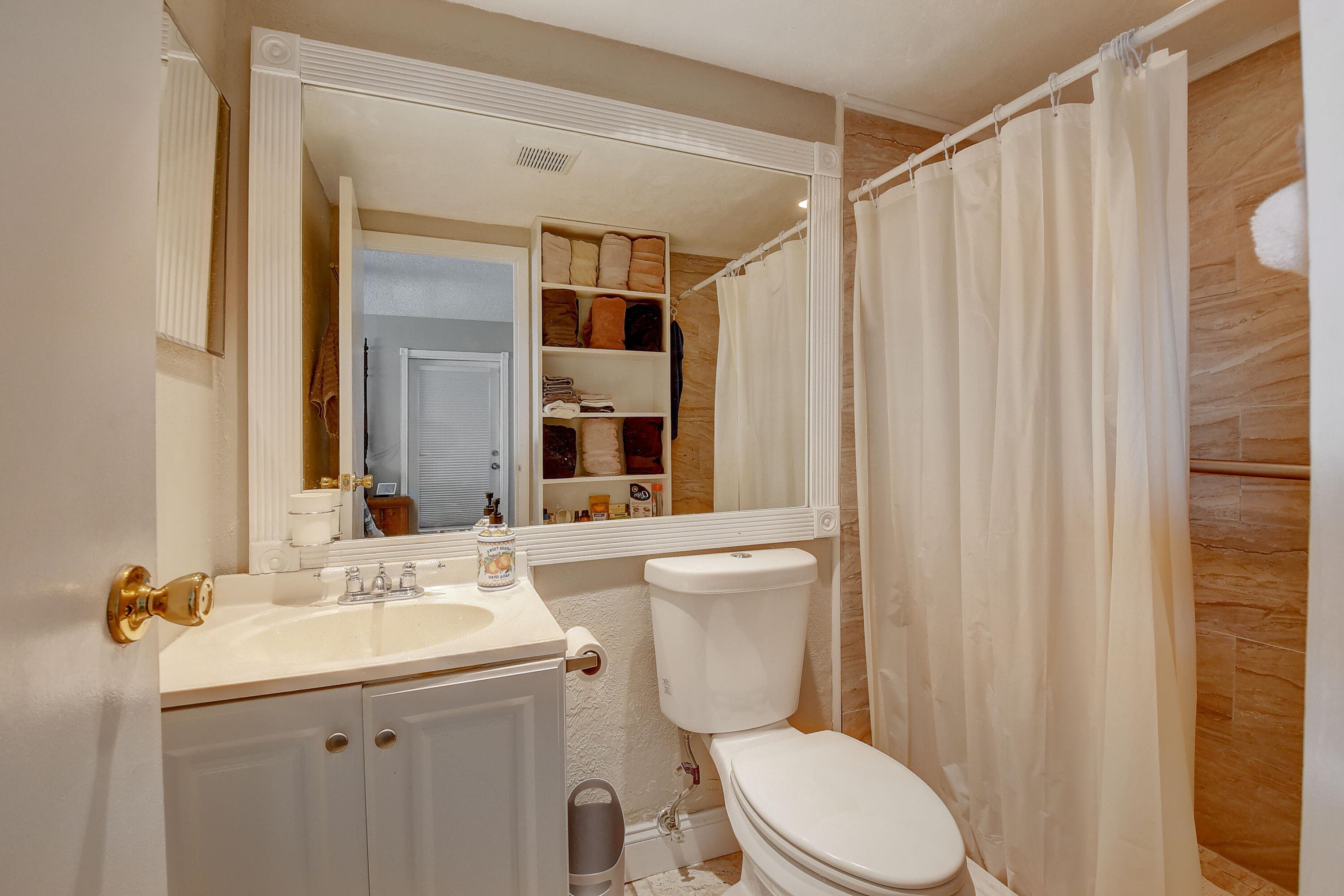 151 Saxony D 151, Delray Beach, FL 33446 — photo 17 of 43