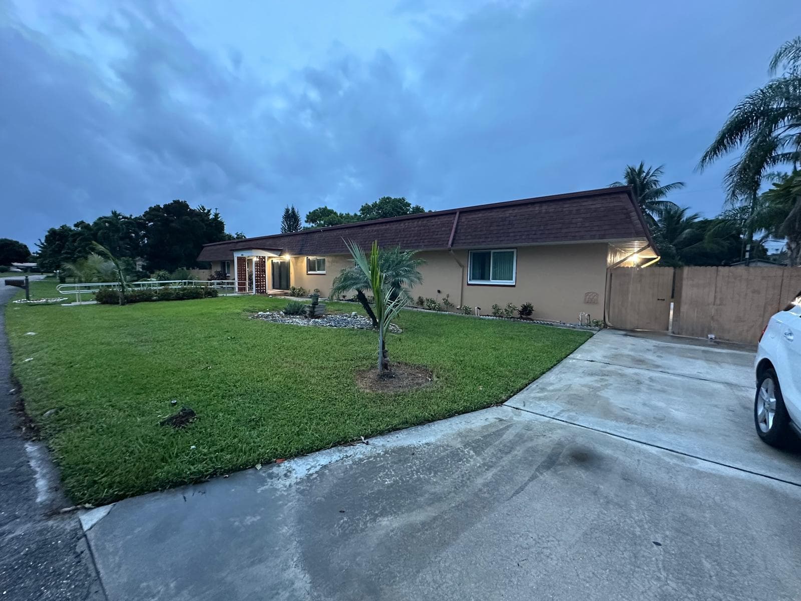1616 Crandon Avenue, Mangonia Park, FL 33407 — photo