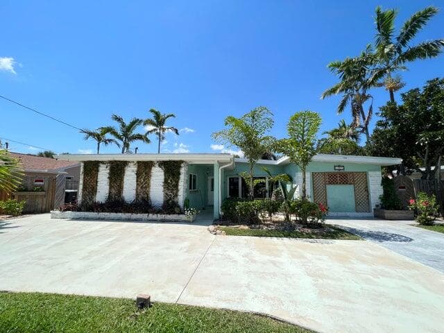 1927 Cypress Avenue, Fort Pierce, FL 34949 — photo 4 of 85