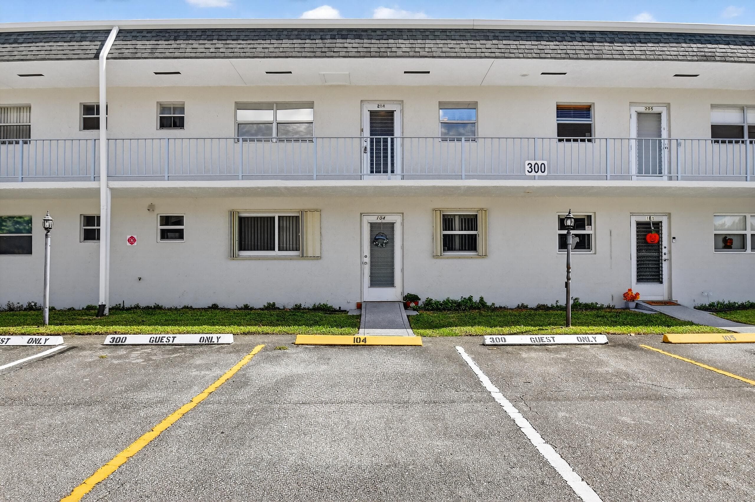 204 Oxford 300, West Palm Beach, FL 33417 — photo 2 of 39