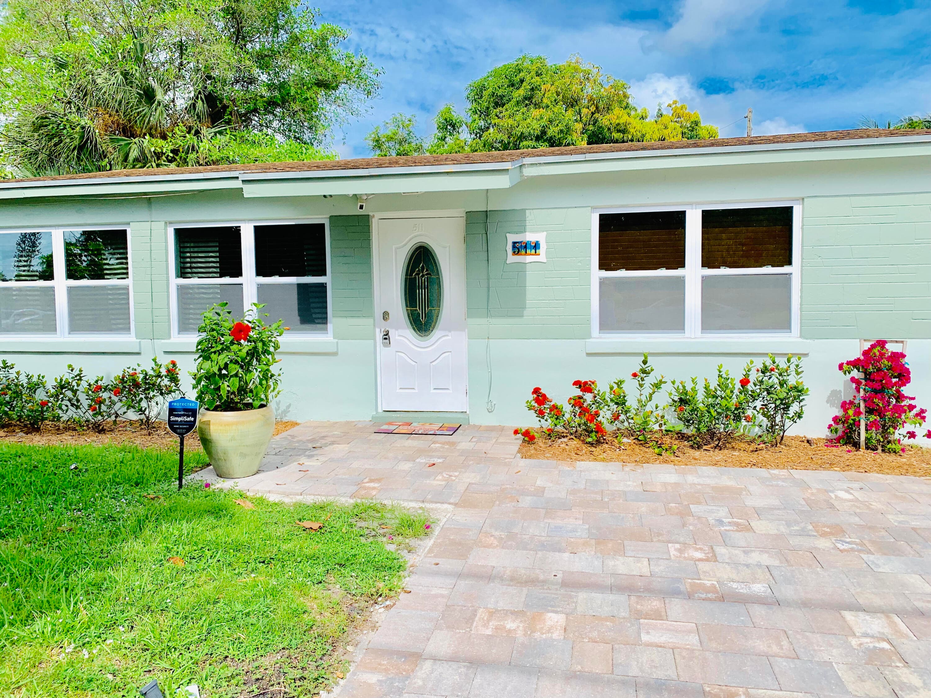 511 NW 3rd Street, Delray Beach, FL 33444 — photo 1 of 21