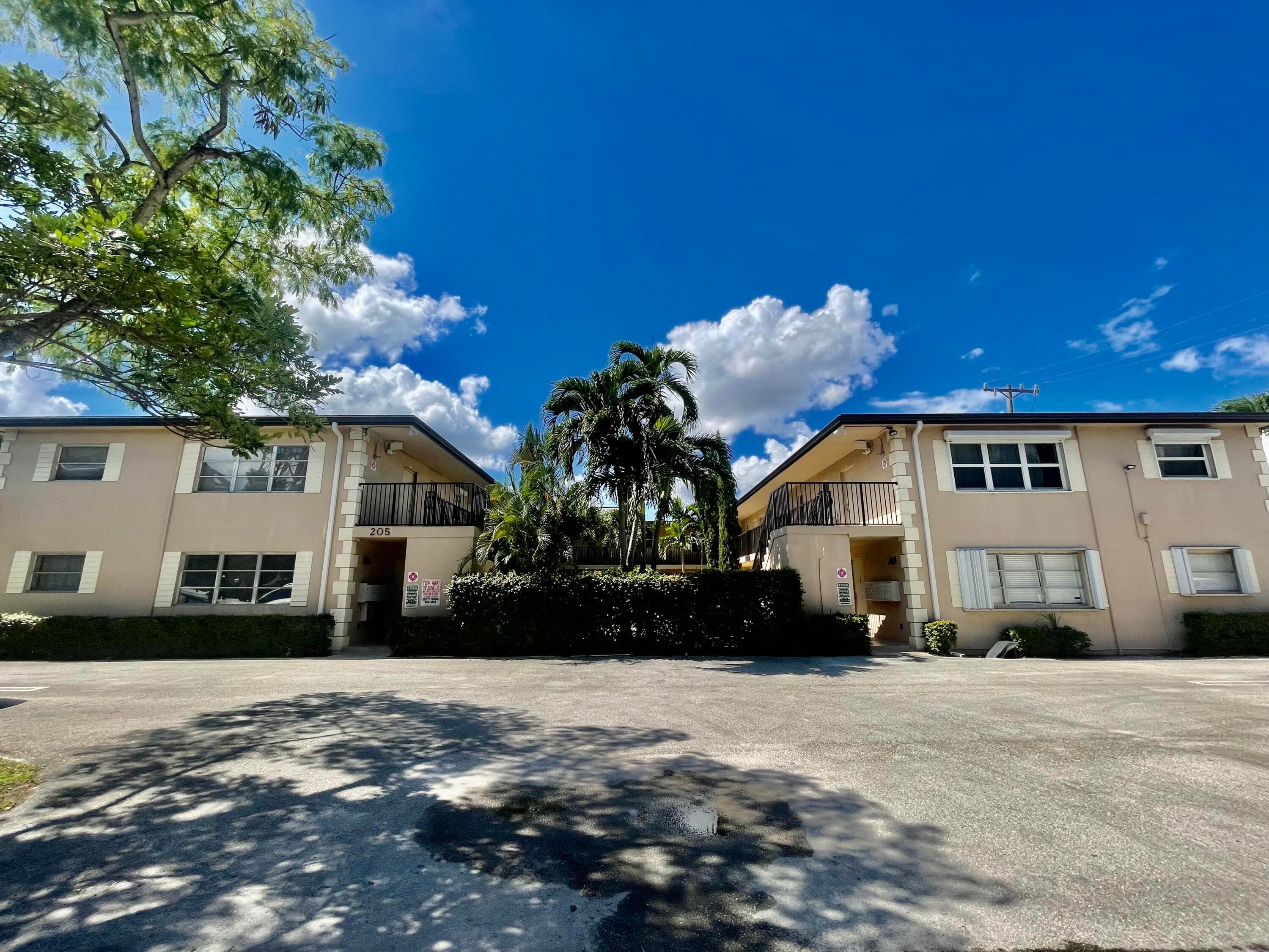 205 NE 3rd Street 105, Boynton Beach, FL 33435 — photo 1 of 5