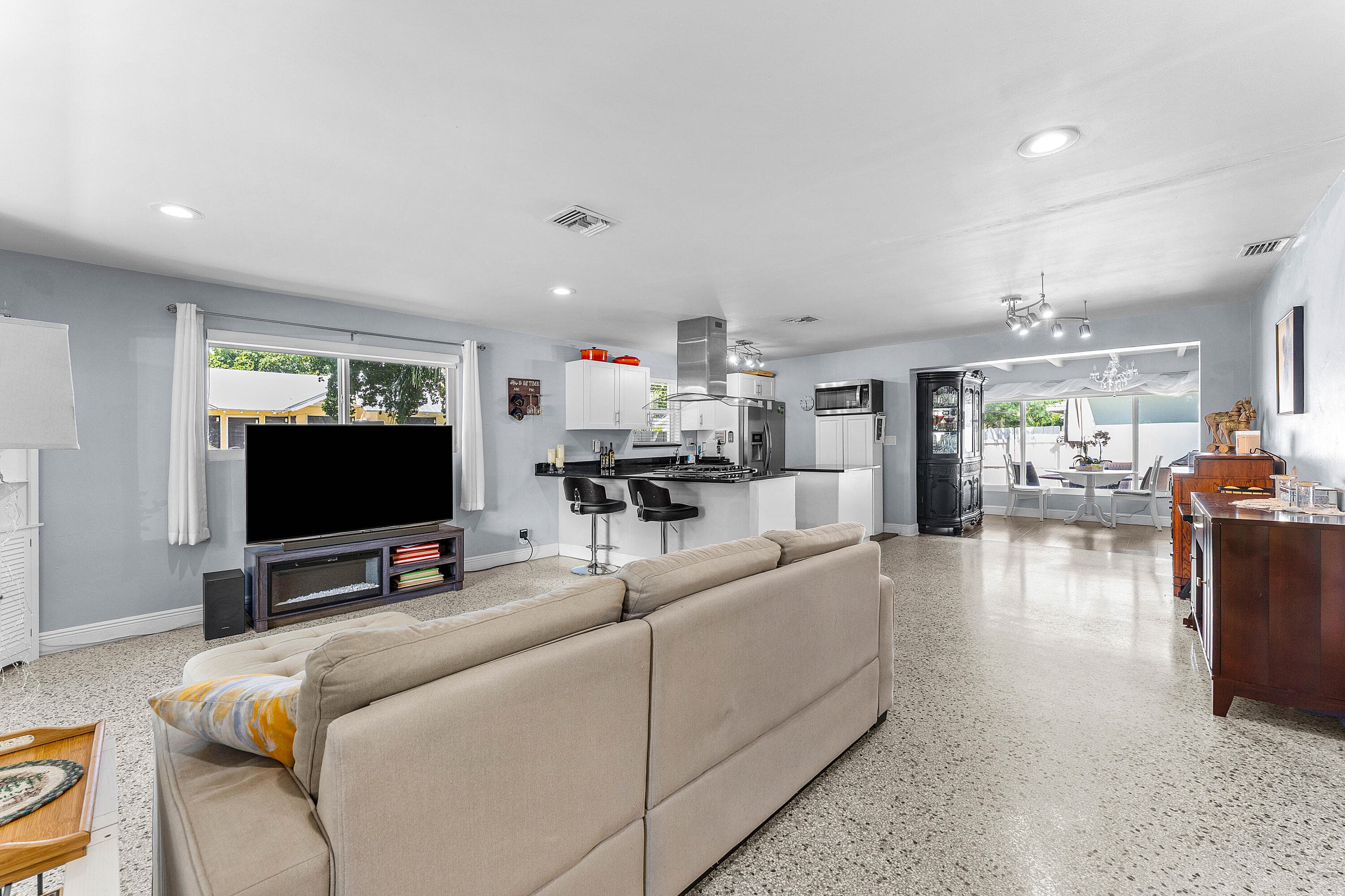 439 45th Street, West Palm Beach, FL 33407 — photo 9 of 32