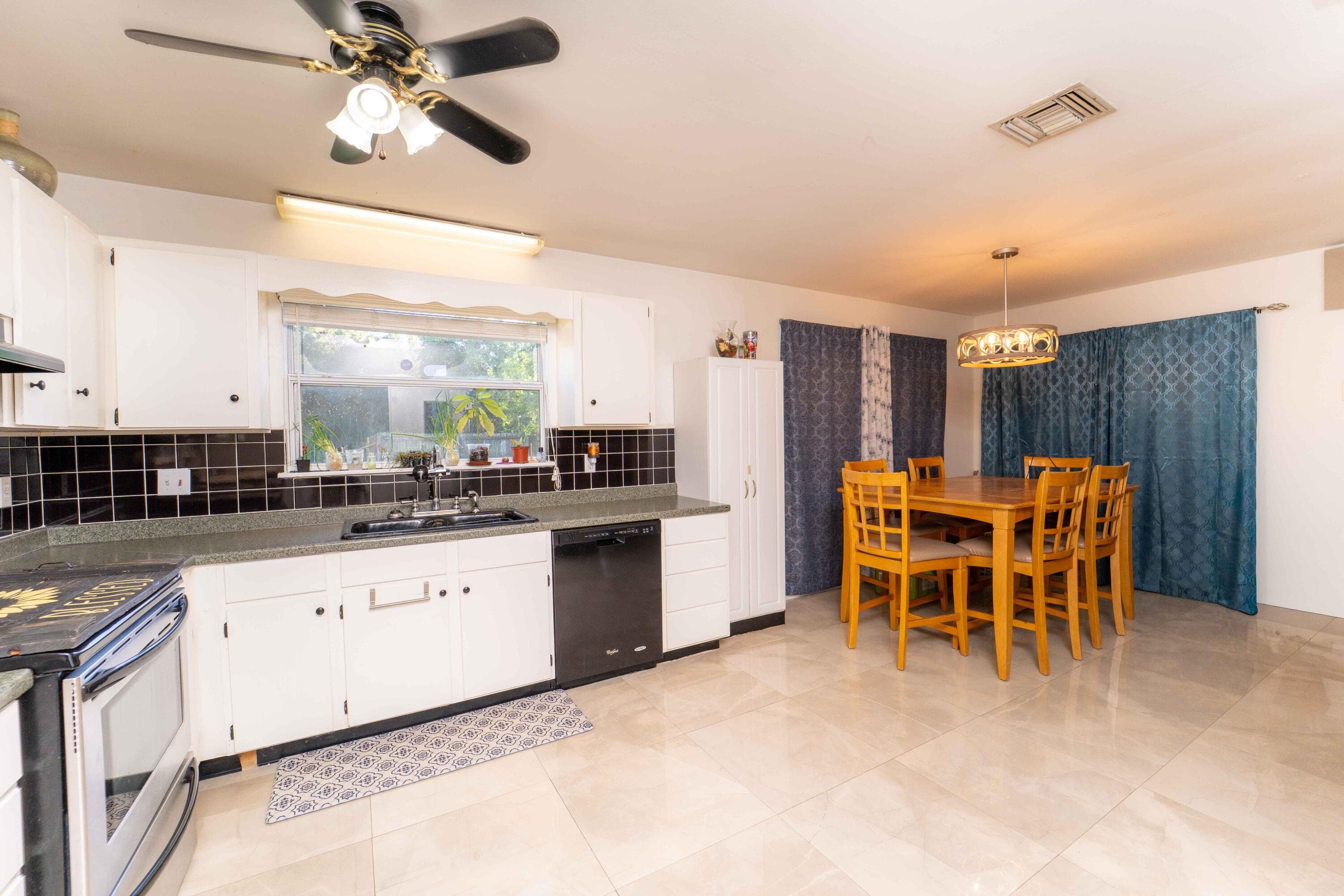 382 SE Evans Avenue, Port St. Lucie, FL 34984 — photo 6 of 23