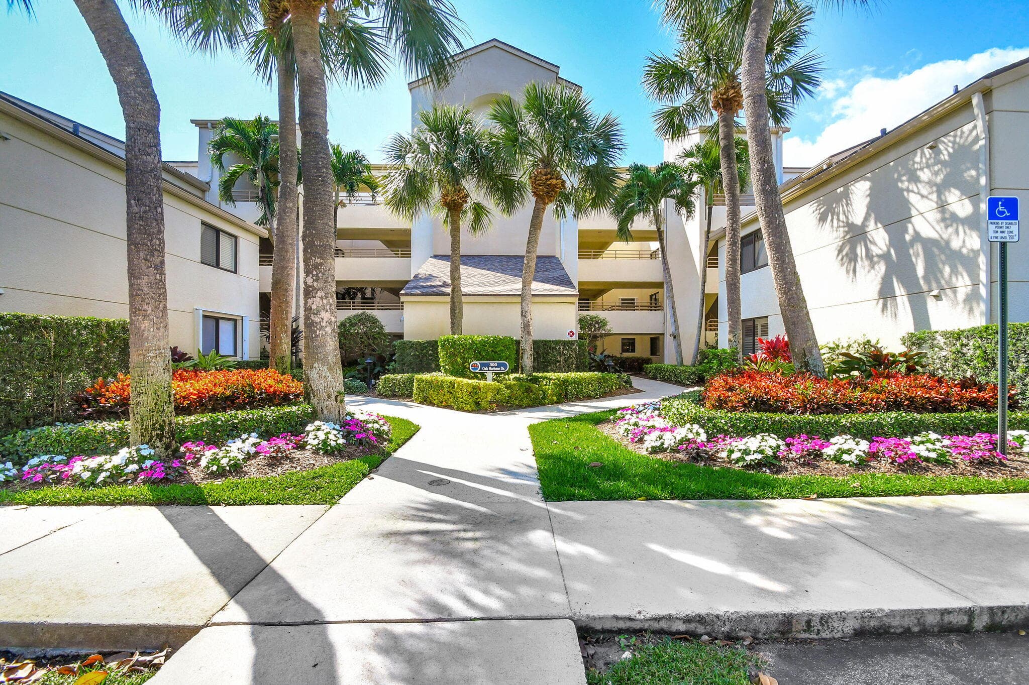 318 Oak Harbour Drive 318, Juno Beach, FL 33408 — photo 2 of 53