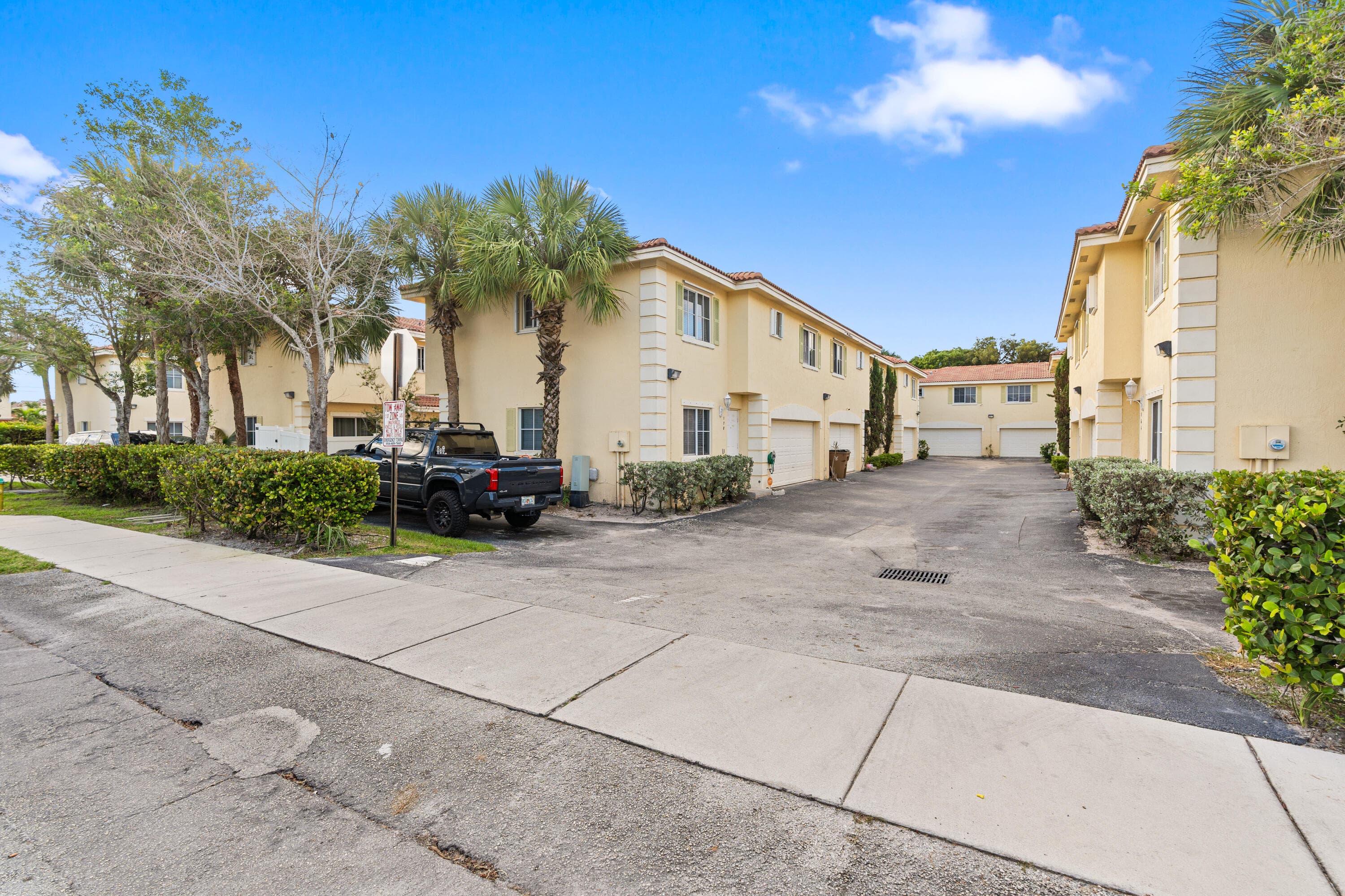 176 SE 2nd Street SE, Deerfield Beach, FL 33441 — photo 1 of 14